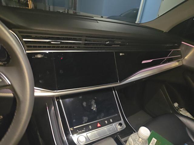 Audi Q8 2019 thumb 6