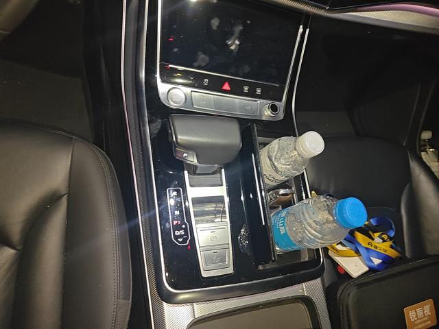 Audi Q8 2019 thumb 7