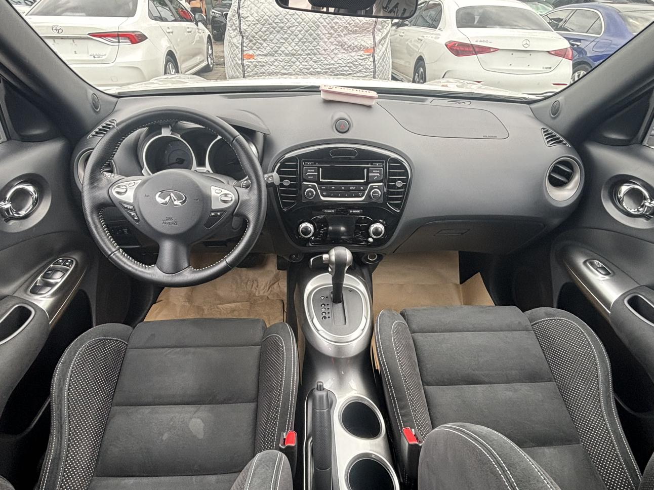 Infiniti ESQ 2016 thumb 6