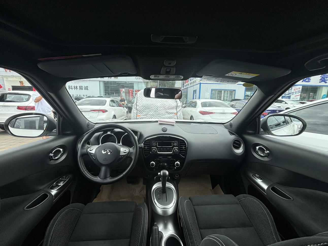 Infiniti ESQ 2016 thumb 10