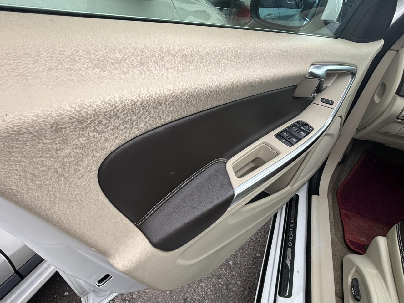 Volvo S60 2014 thumb 5