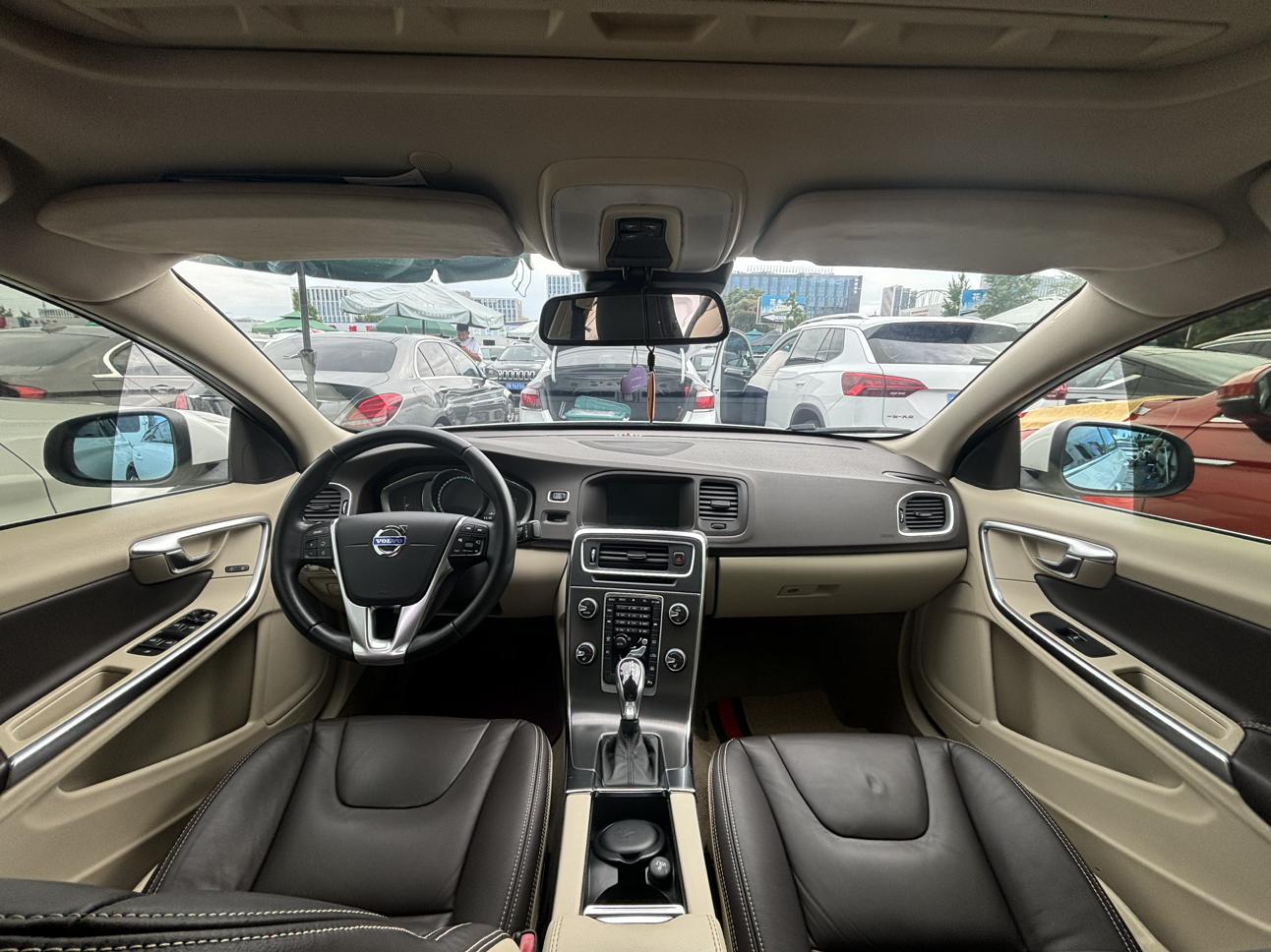 Volvo S60 2014 thumb 10