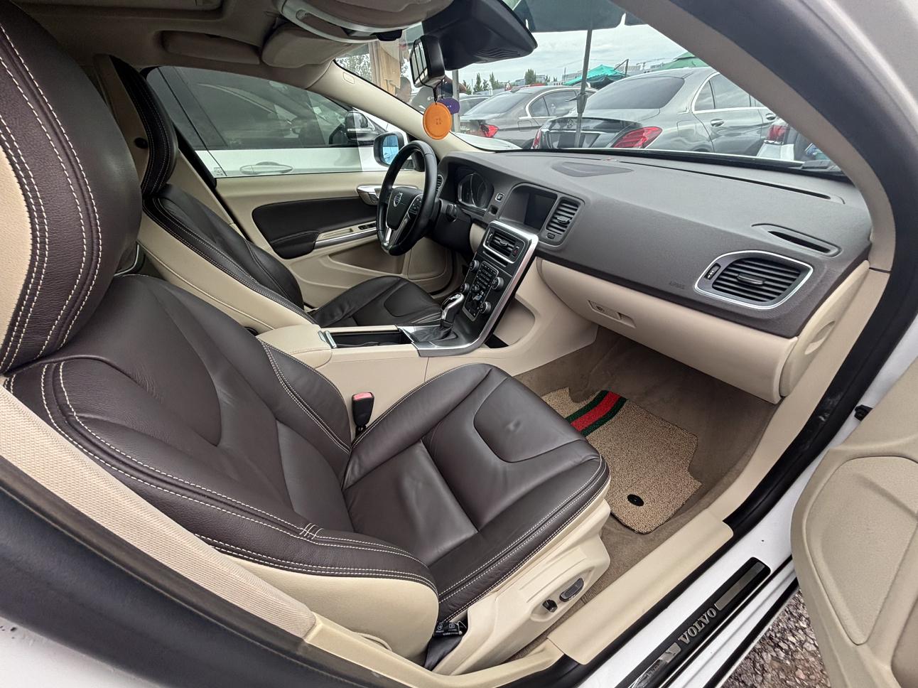 Volvo S60 2014 thumb 11