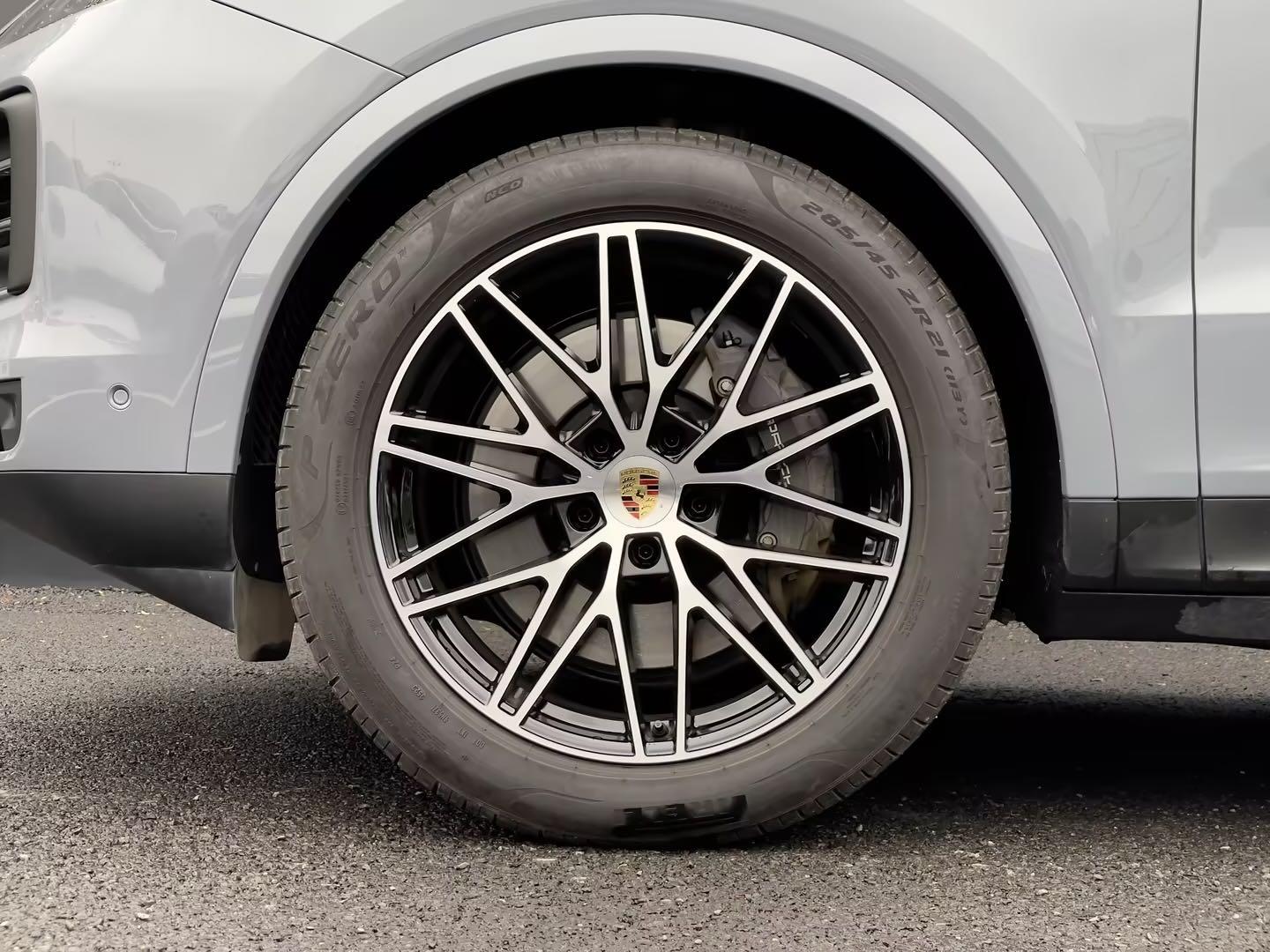 Porsche Cayenne 2024 thumb 4