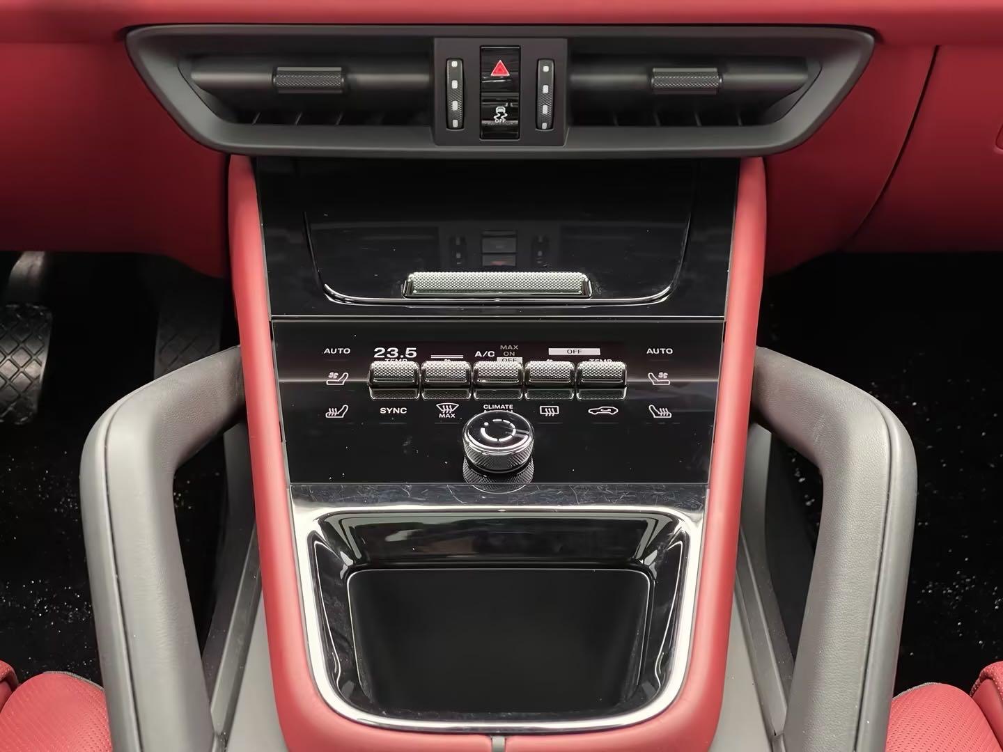 Porsche Cayenne 2024 thumb 6