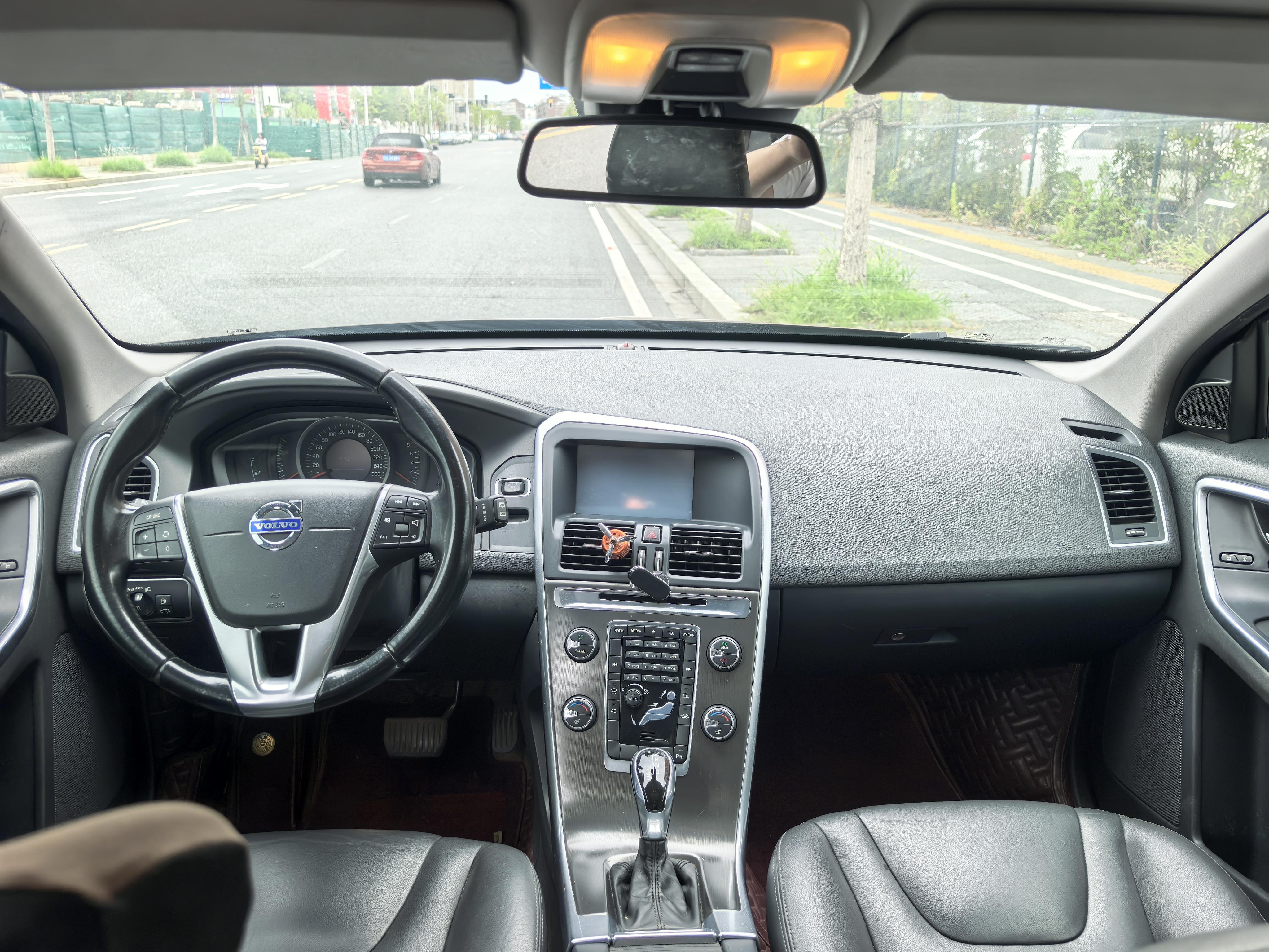 Volvo XC60 2014 thumb 5
