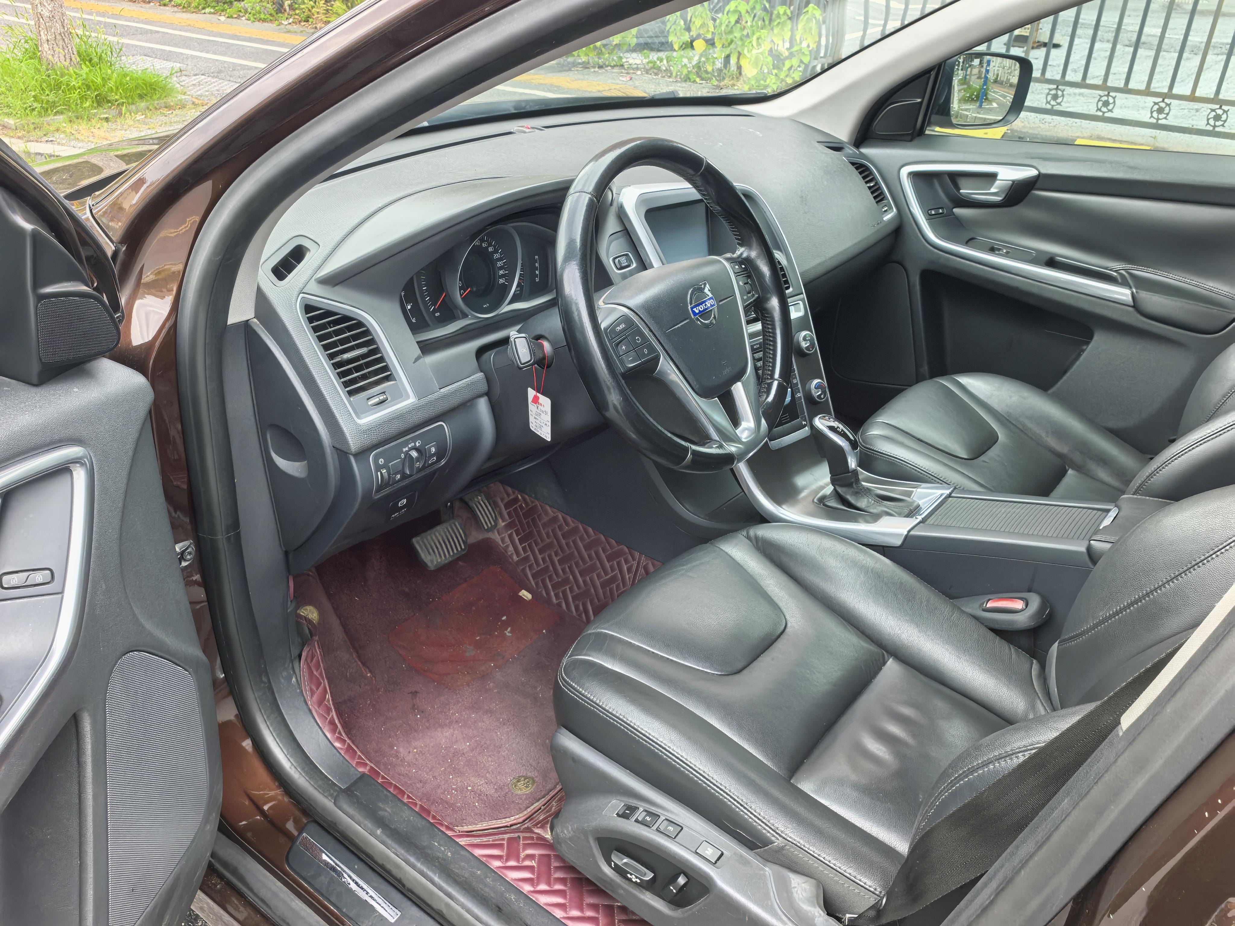 Volvo XC60 2014 thumb 6