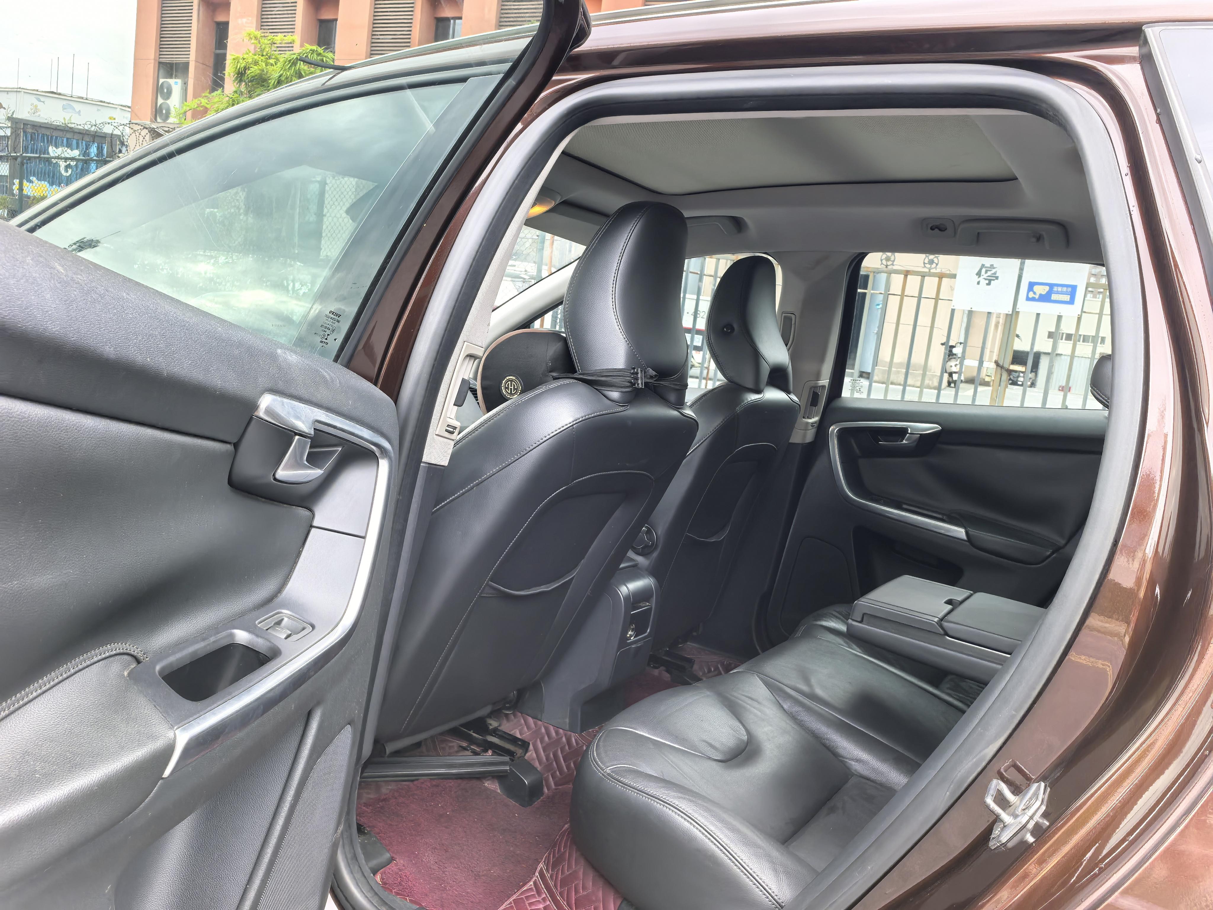 Volvo XC60 2014 thumb 7