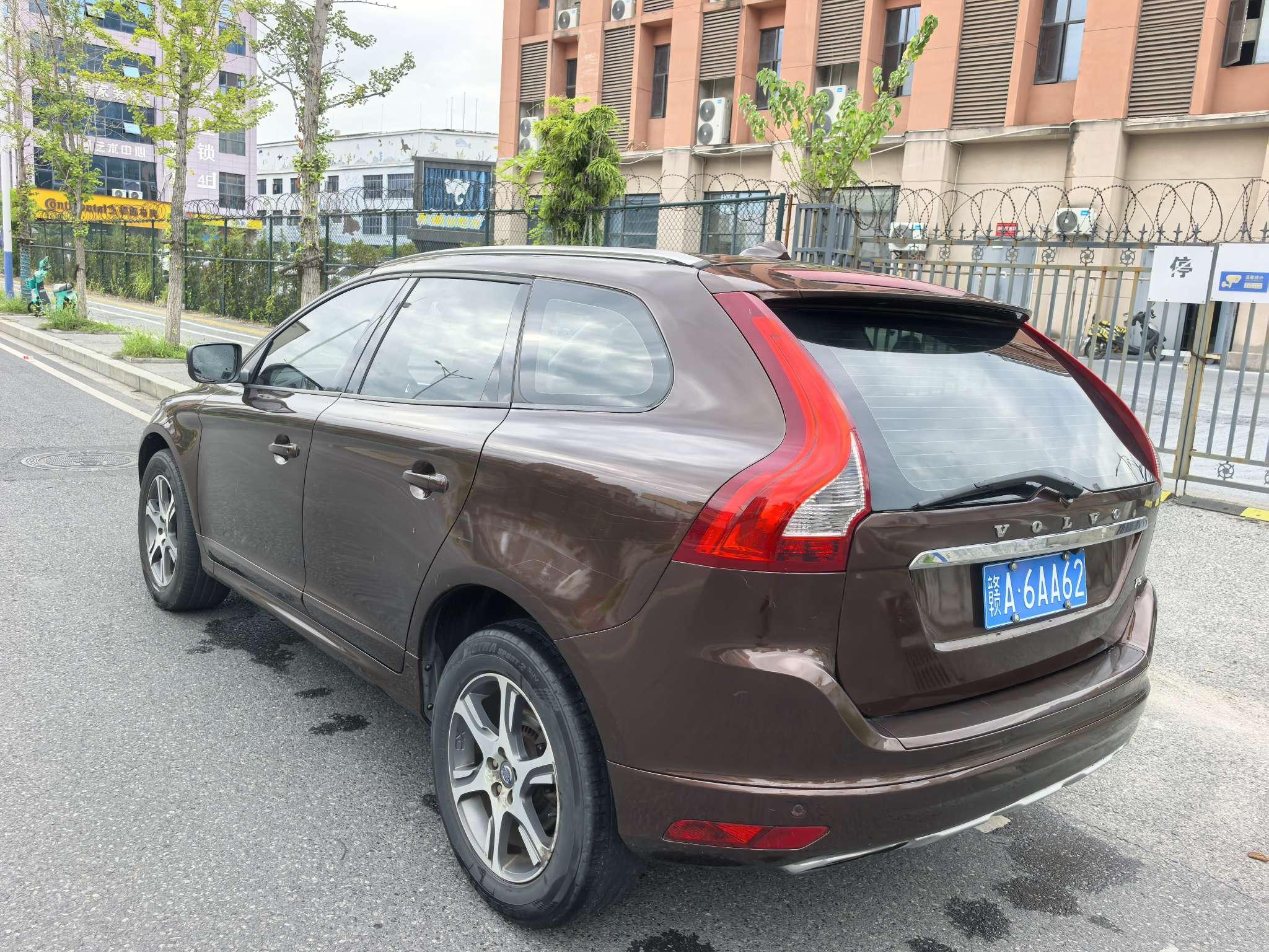 Volvo XC60 2014 thumb 11