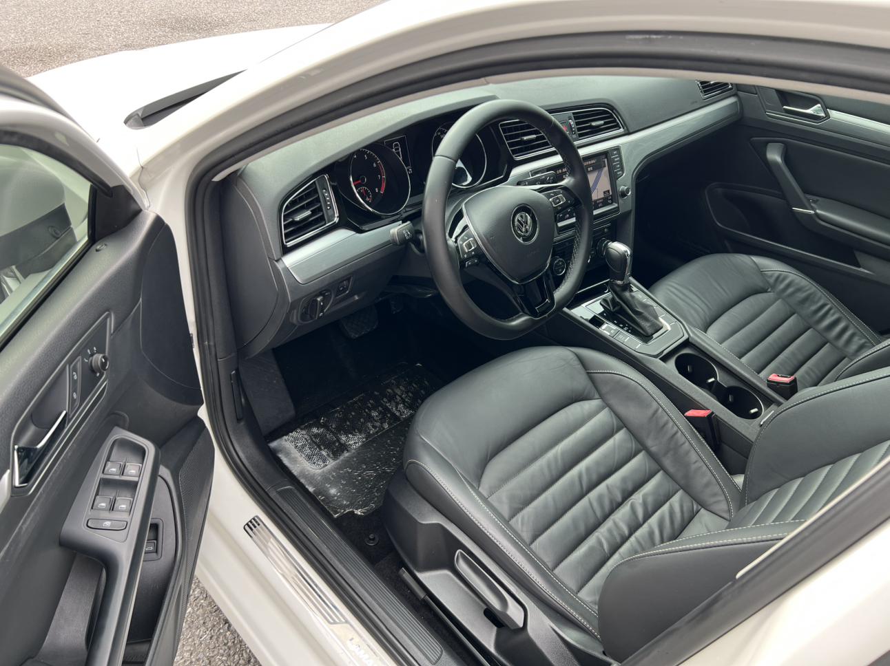 Volkswagen Lamando 2018 thumb 8