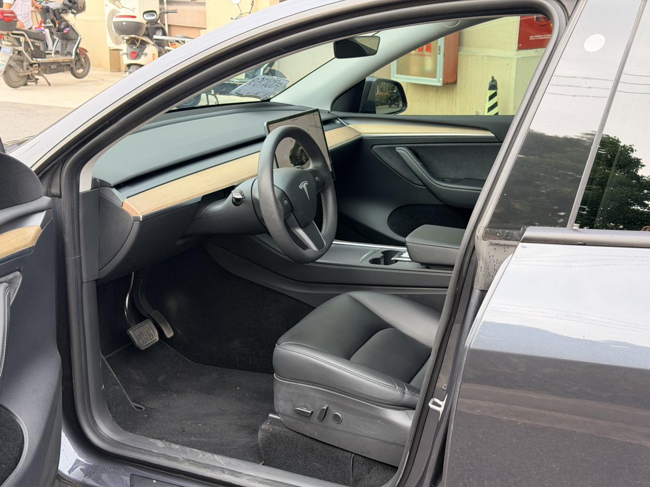 Tesla Model Y 2022 thumb 6