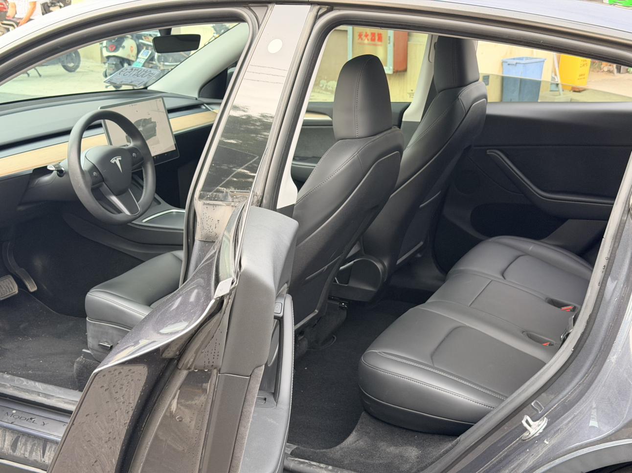 Tesla Model Y 2022 thumb 7