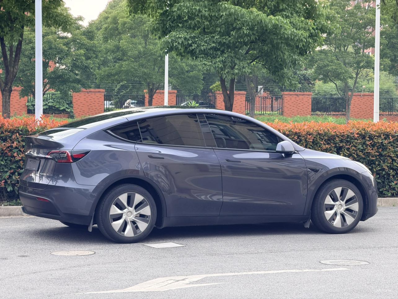 Tesla Model Y 2022 thumb 10
