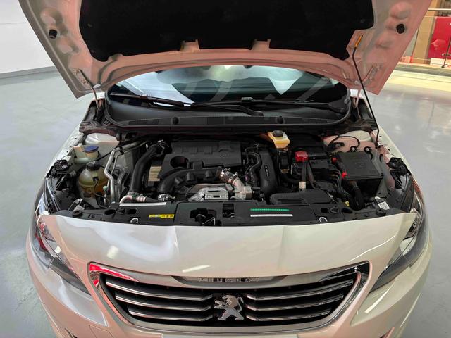 Peugeot 408 2016 thumb 8