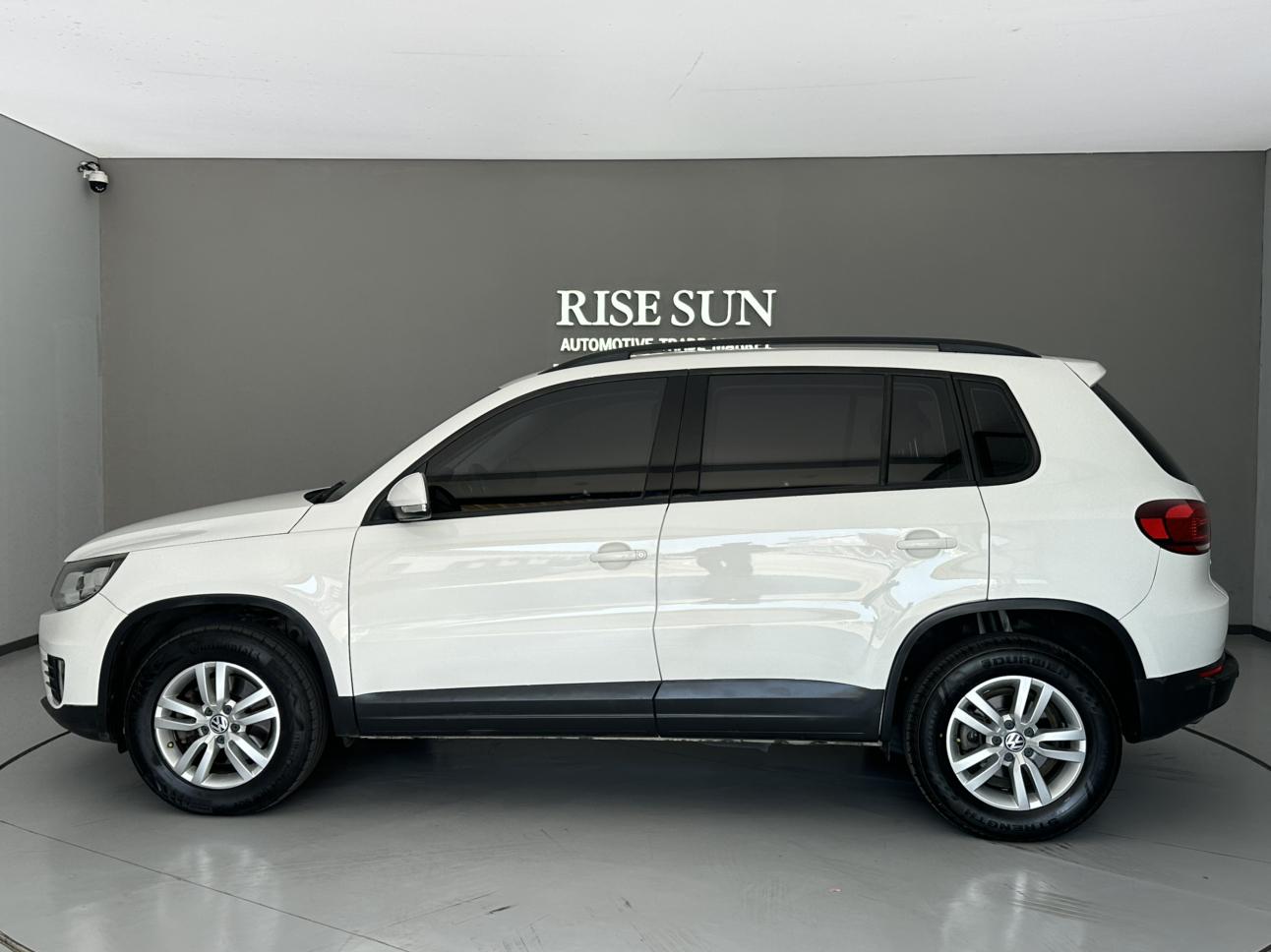 Volkswagen Tiguan 2016 thumb 2