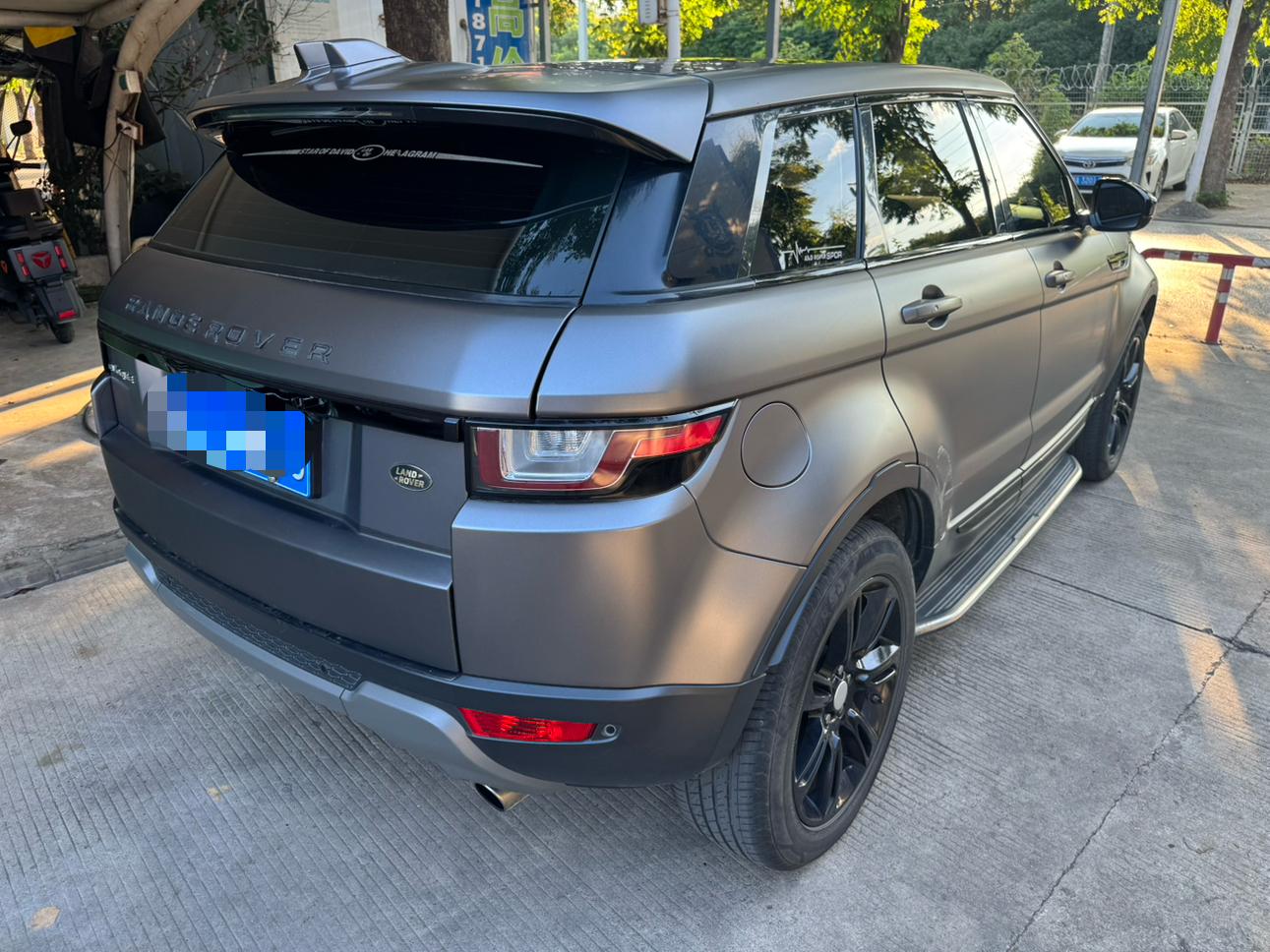Land Rover Evoque 2017 thumb 4