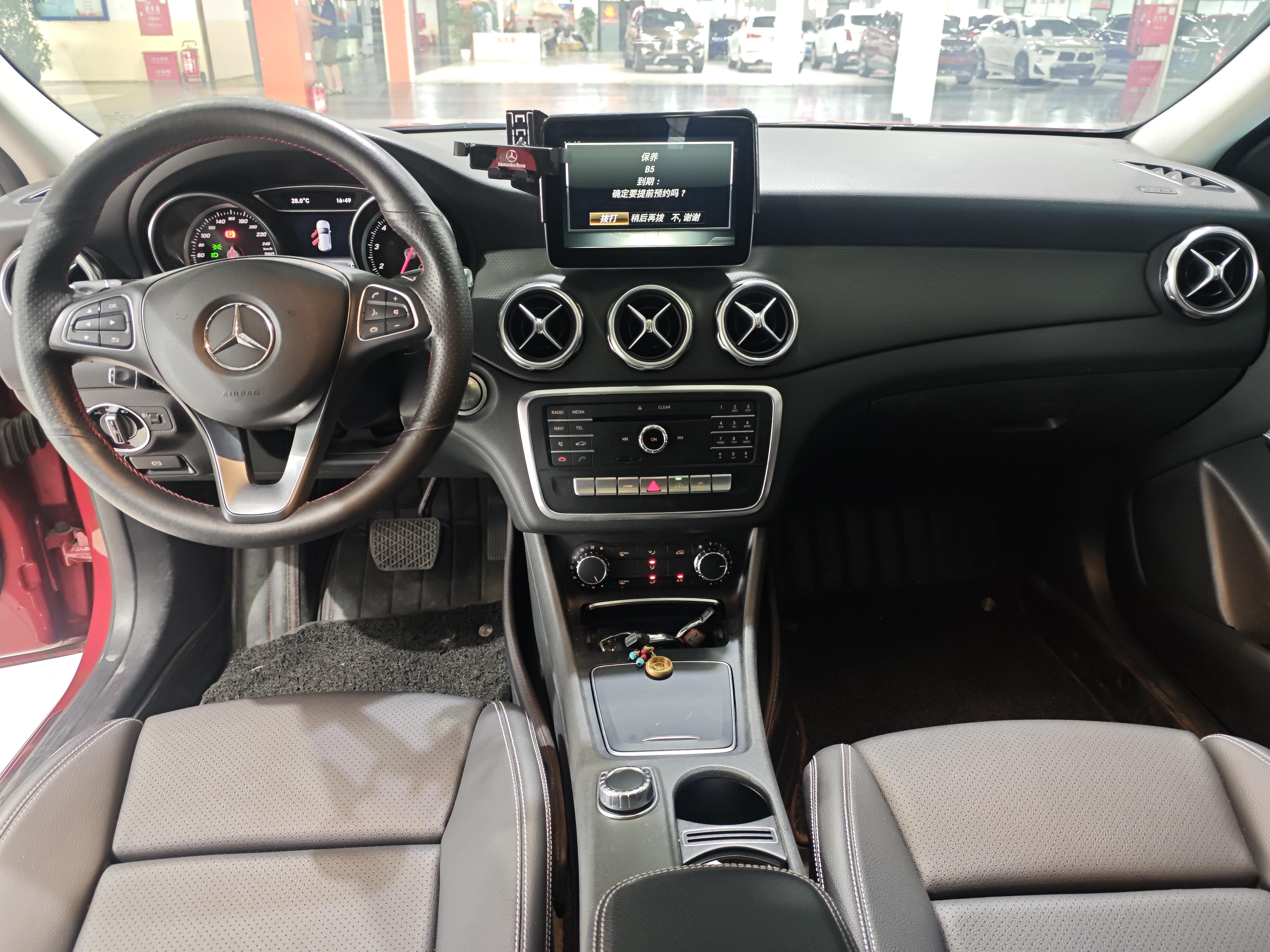 Mercedes-Benz GLA 2017 thumb 6