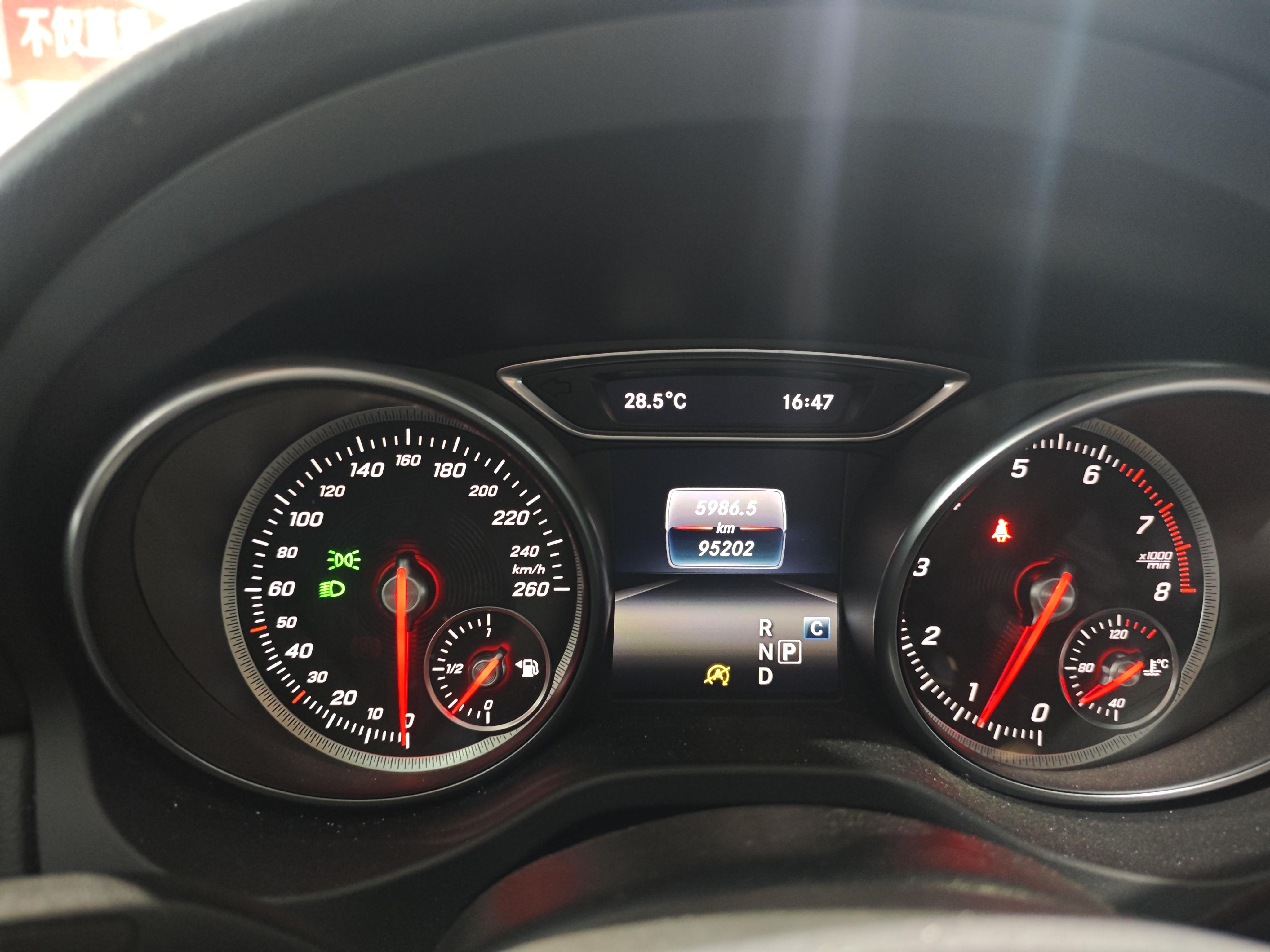 Mercedes-Benz GLA 2017 thumb 8