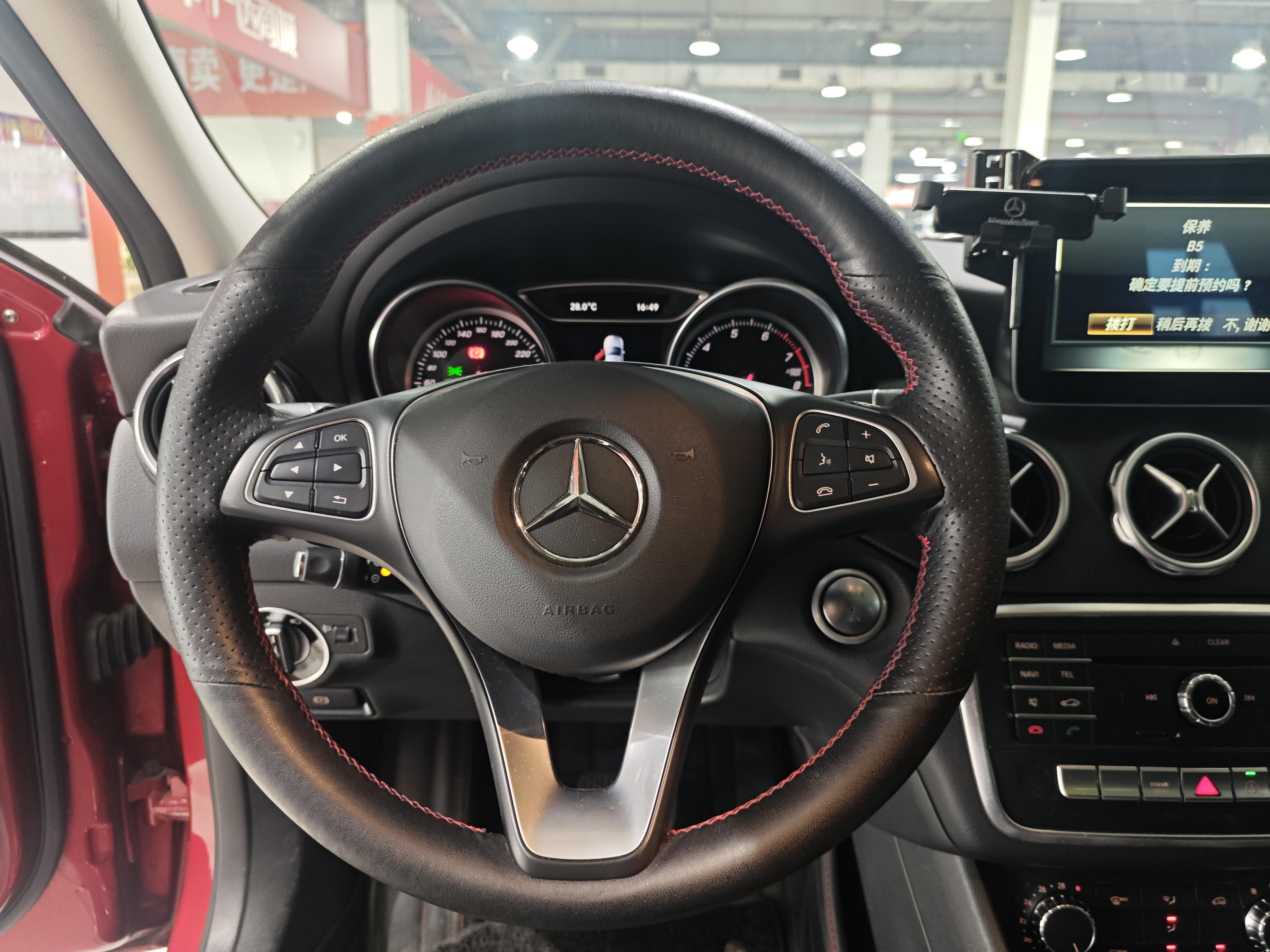 Mercedes-Benz GLA 2017 thumb 9