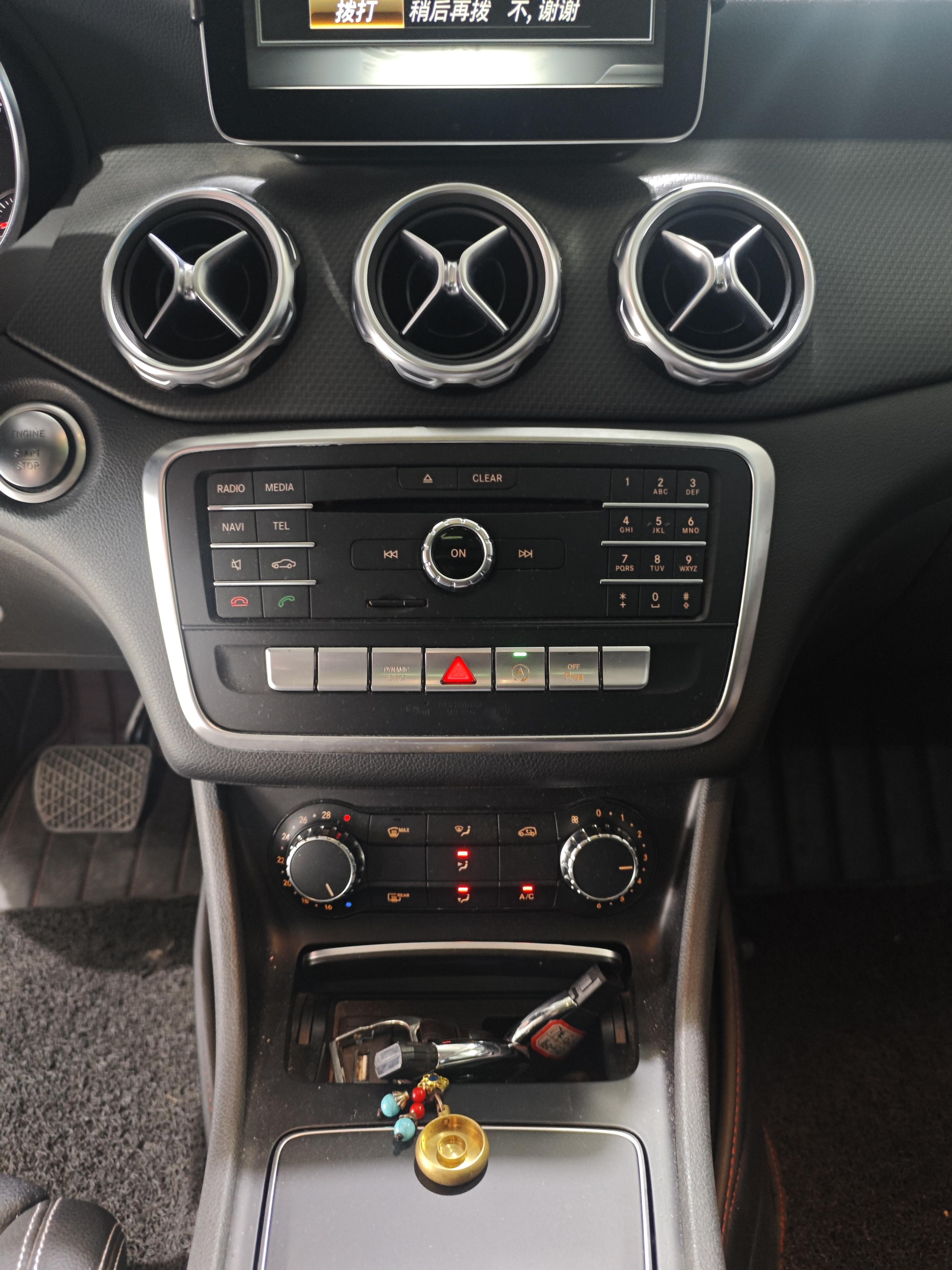 Mercedes-Benz GLA 2017 thumb 10