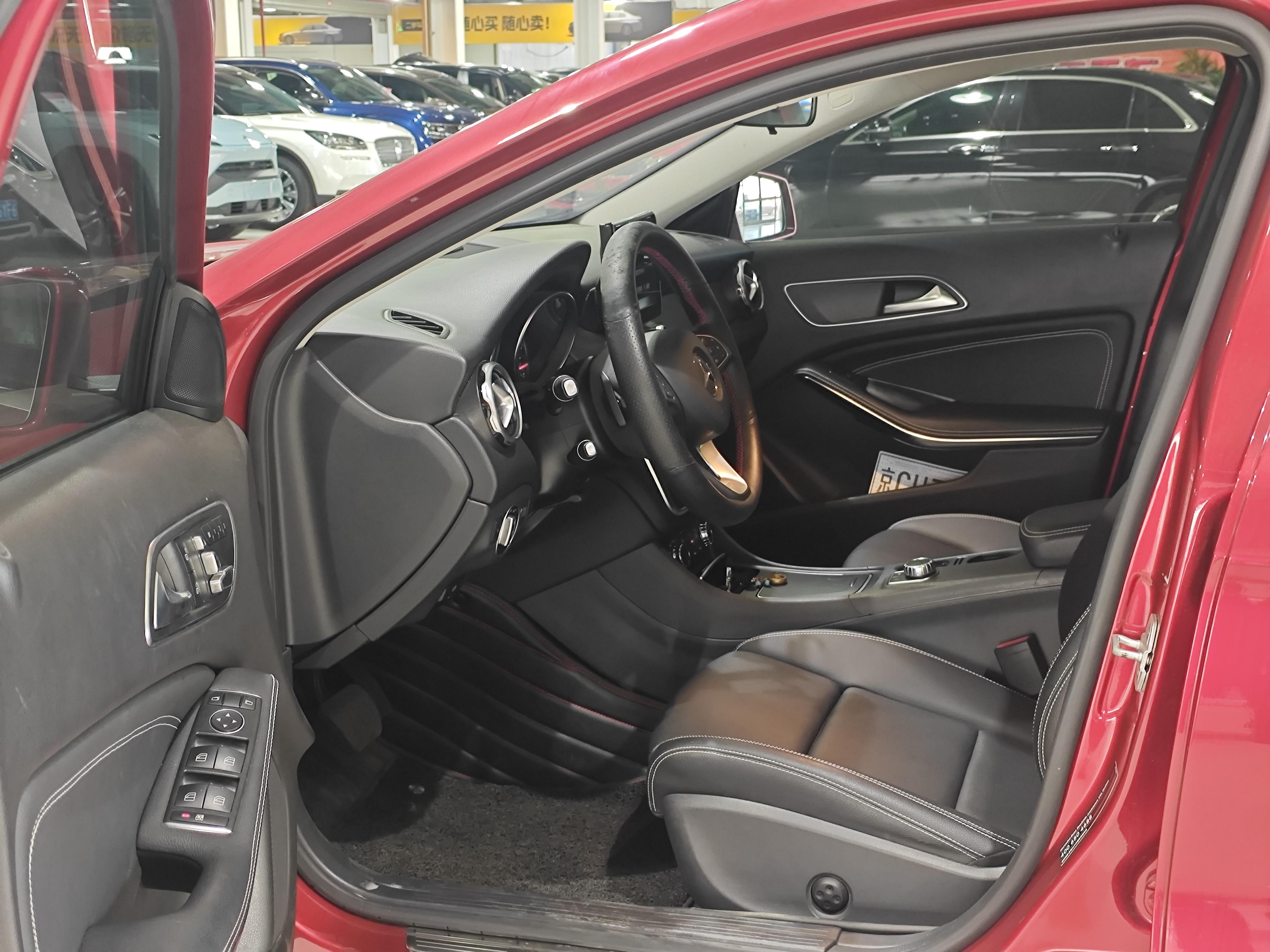 Mercedes-Benz GLA 2017 thumb 11
