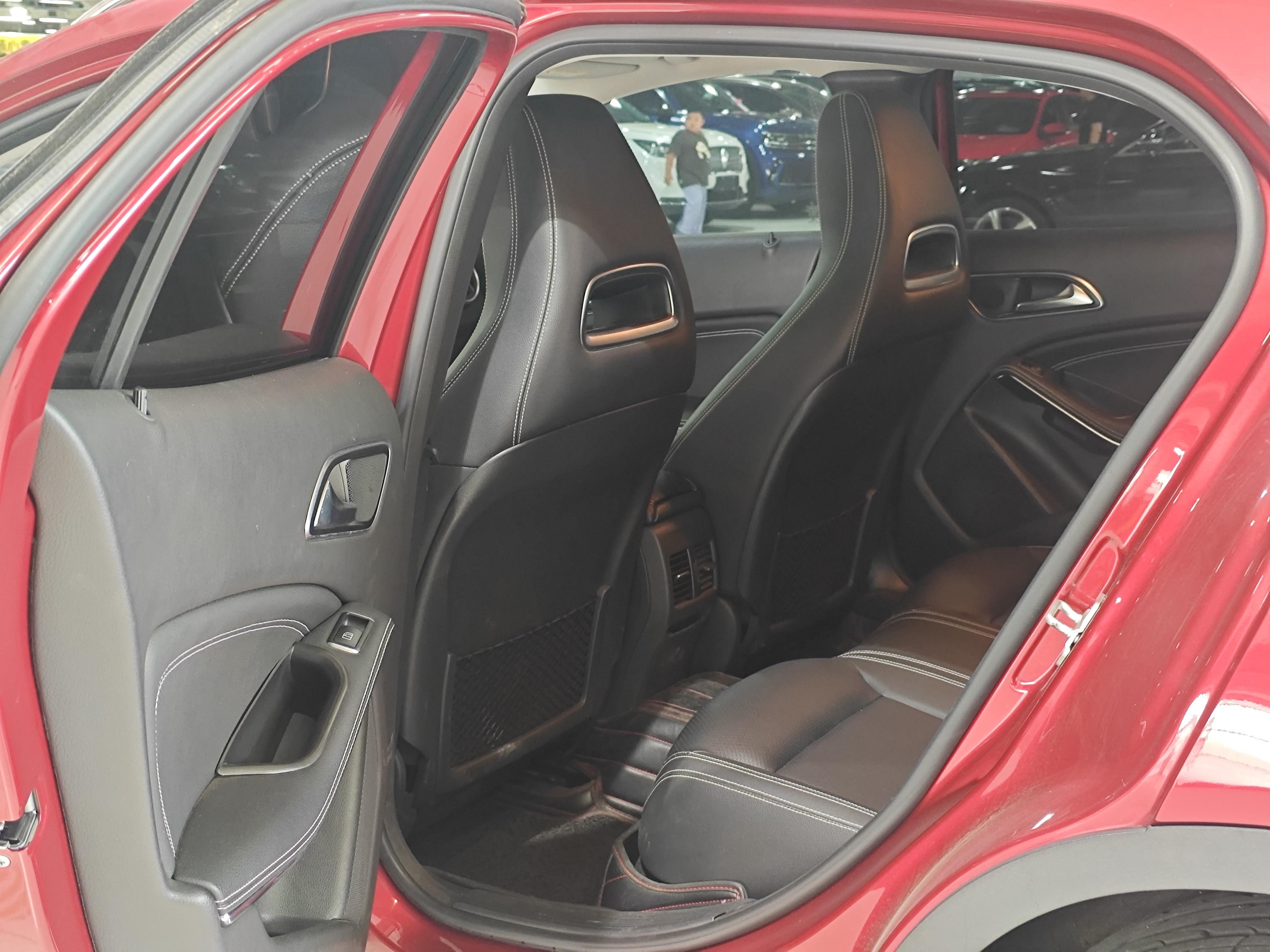 Mercedes-Benz GLA 2017 thumb 12