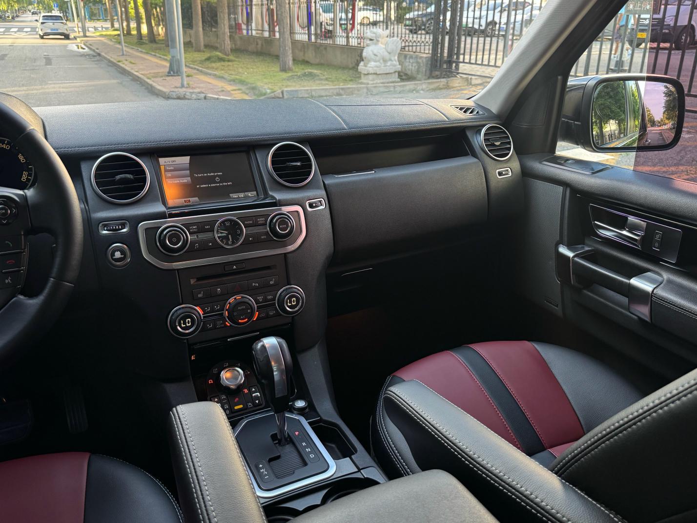 Land Rover Discovery 2011 thumb 7