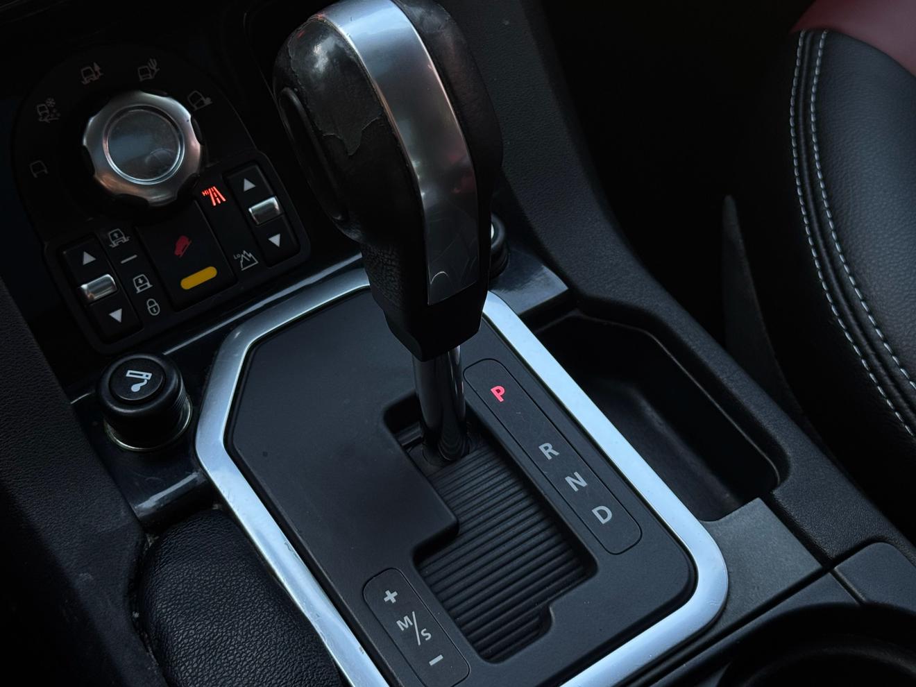 Land Rover Discovery 2011 thumb 12