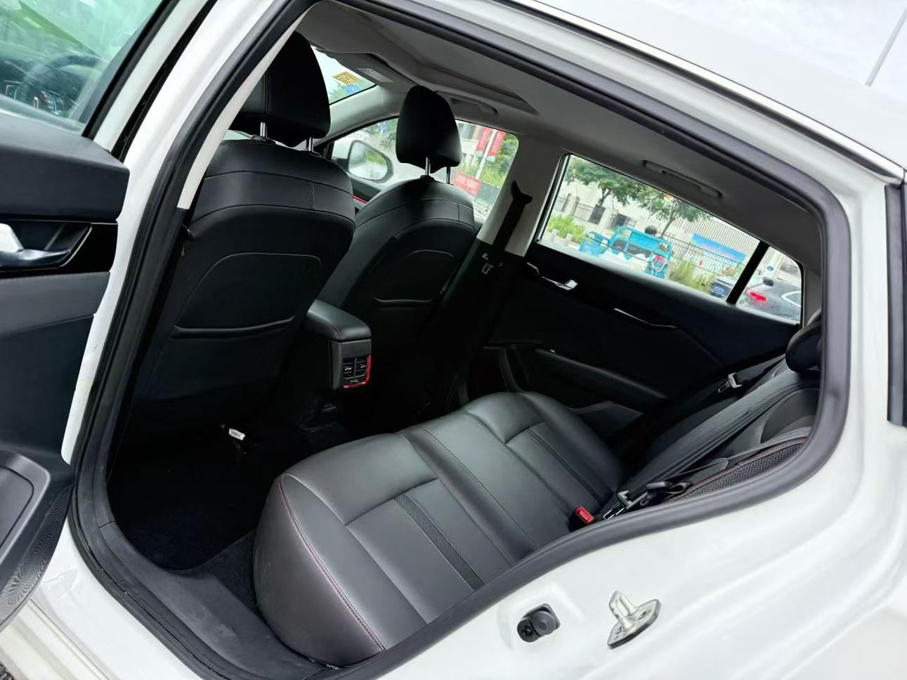 Dongfeng Aeolus Yixuan 2021 thumb 7