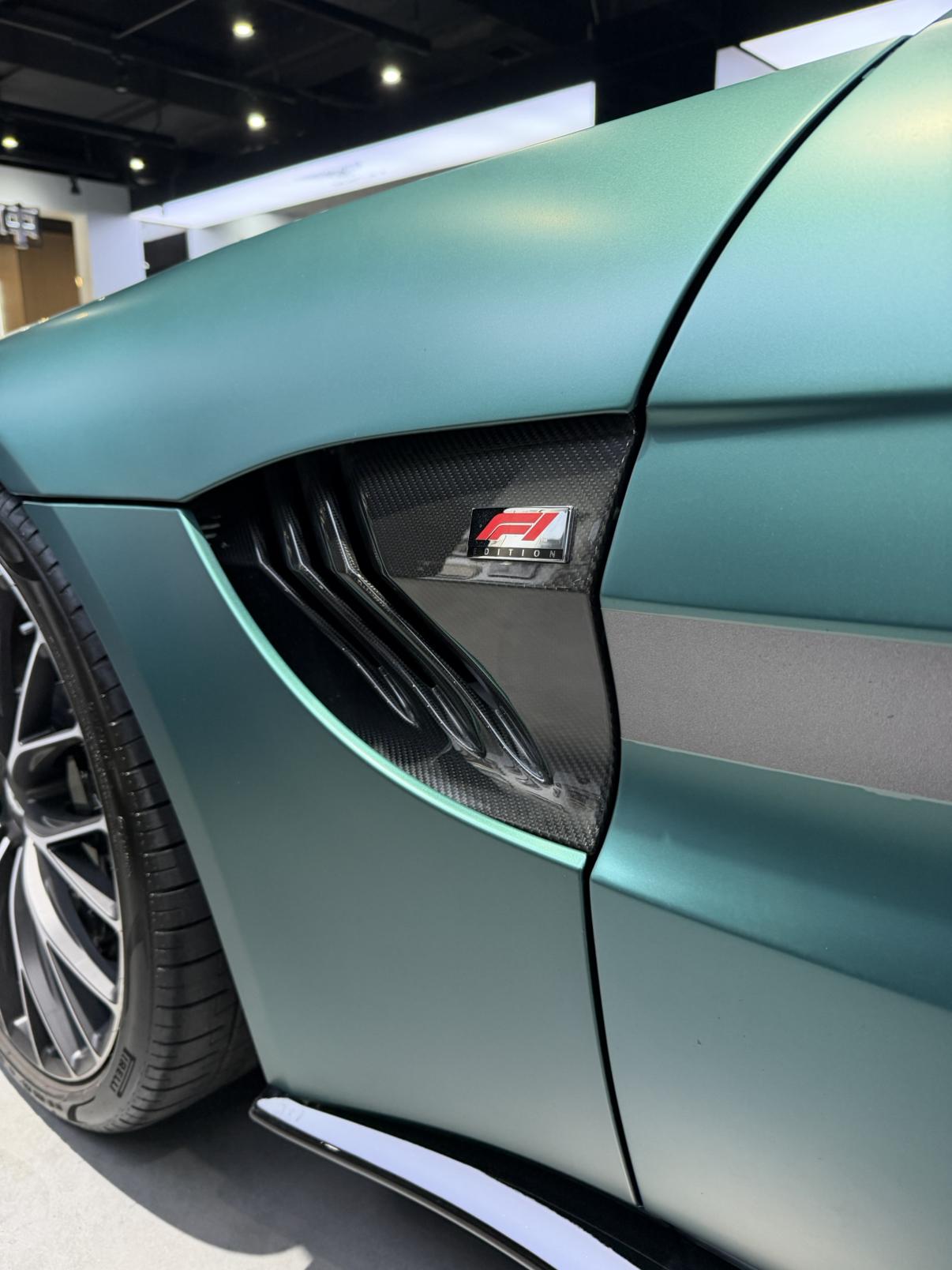 Aston Martin Vantage 4.0T V8 2023 thumb 2