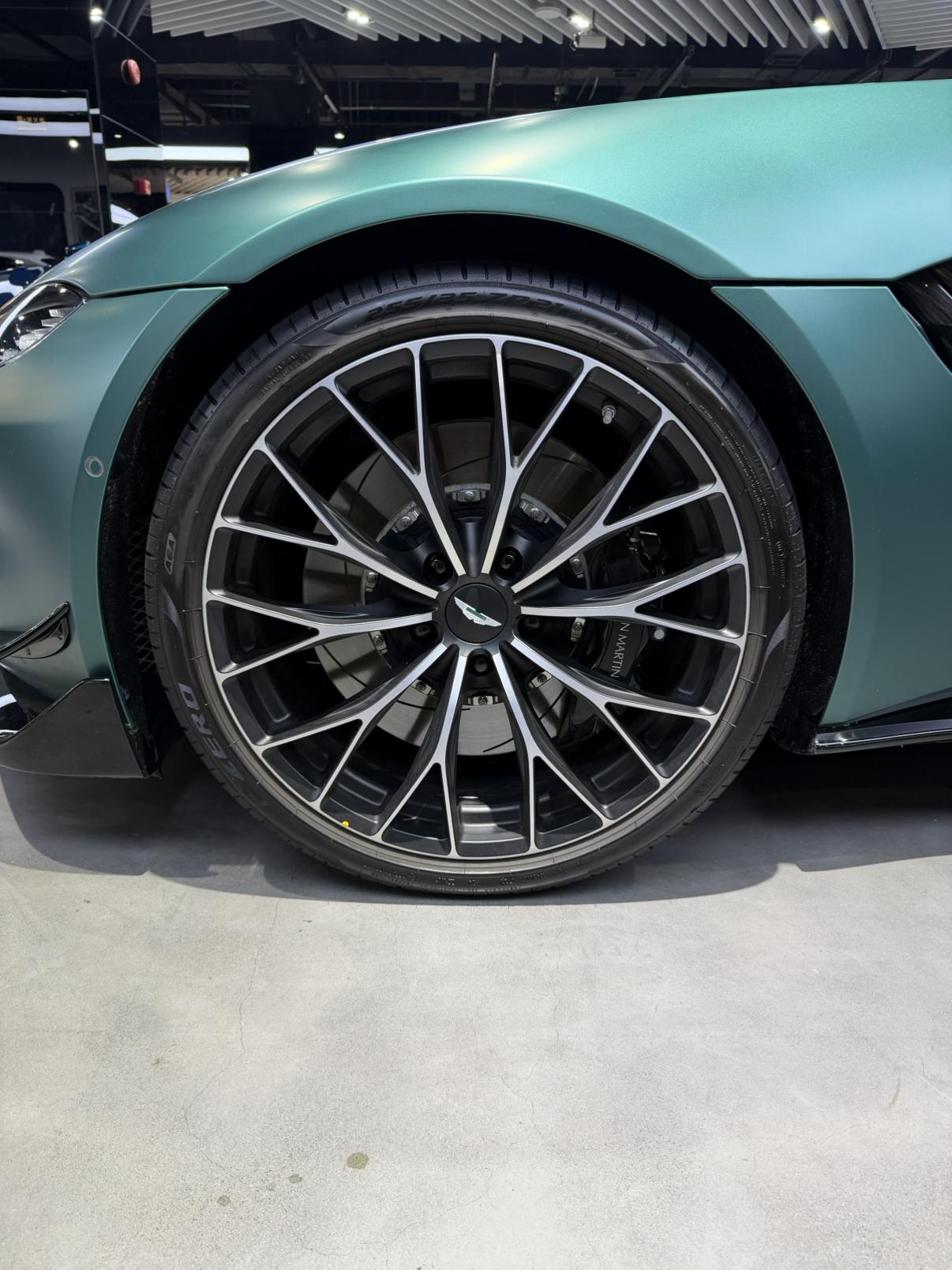 Aston Martin Vantage 4.0T V8 2023 thumb 3