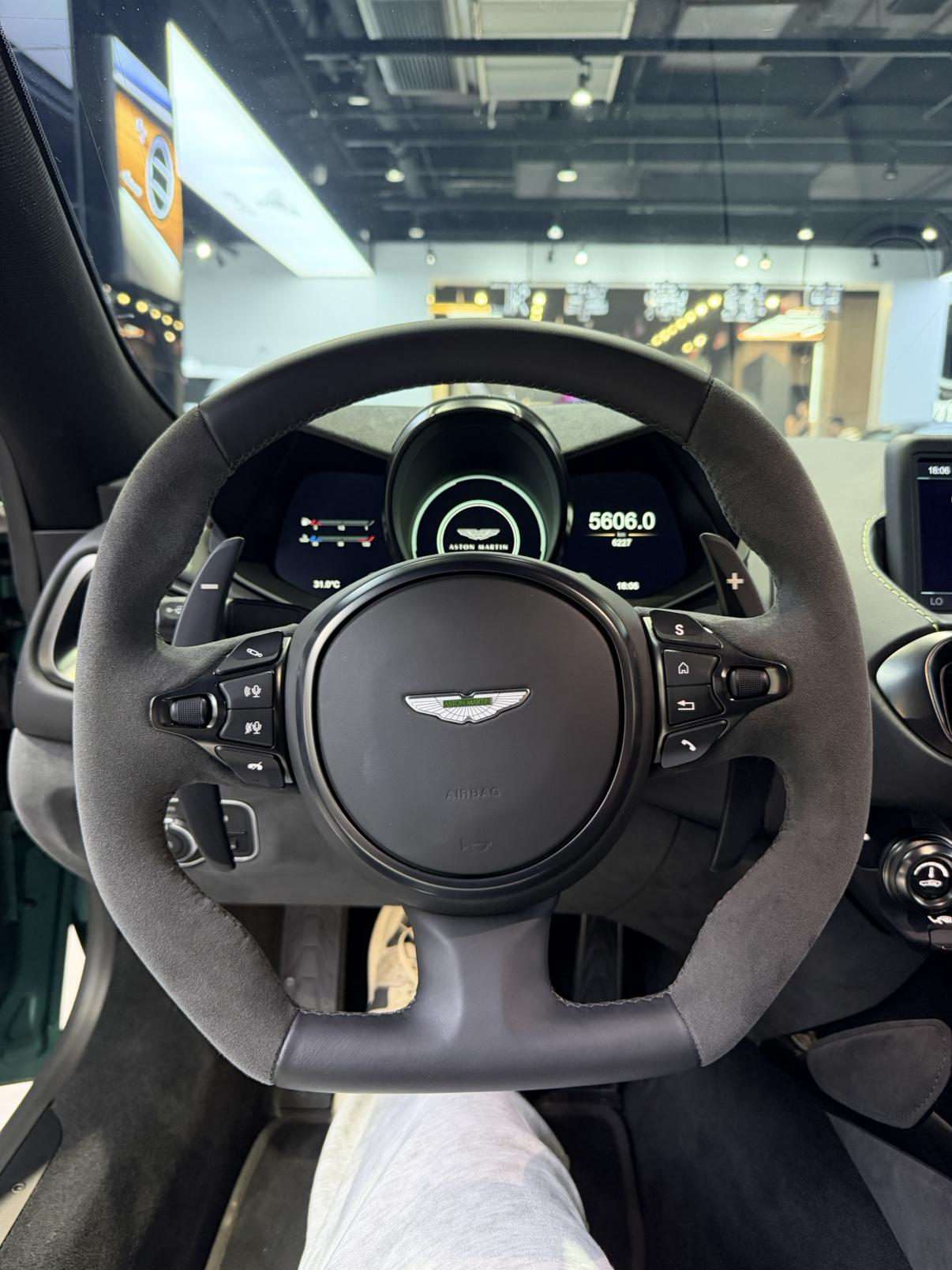 Aston Martin Vantage 4.0T V8 2023 thumb 7