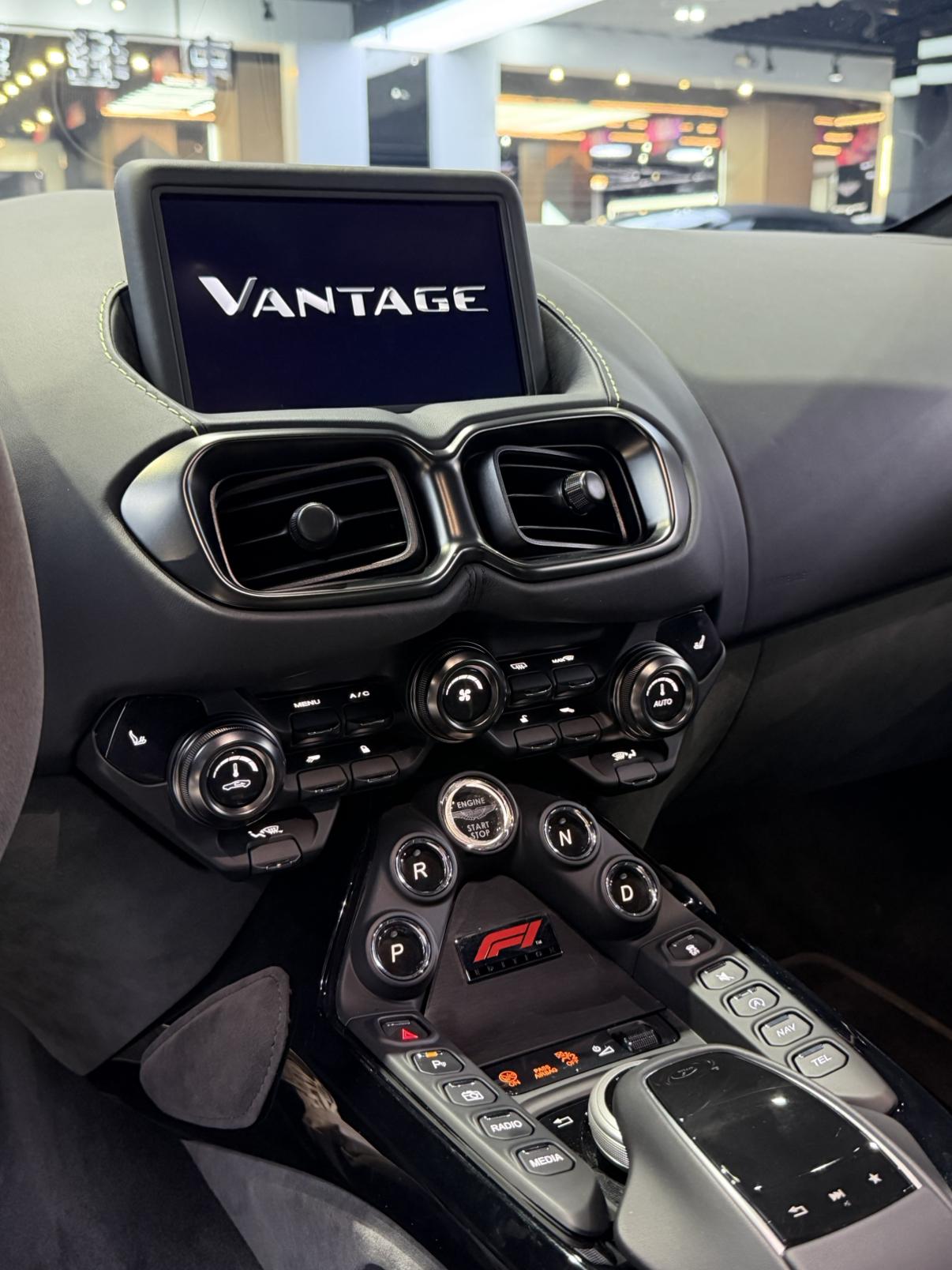 Aston Martin Vantage 4.0T V8 2023 thumb 8