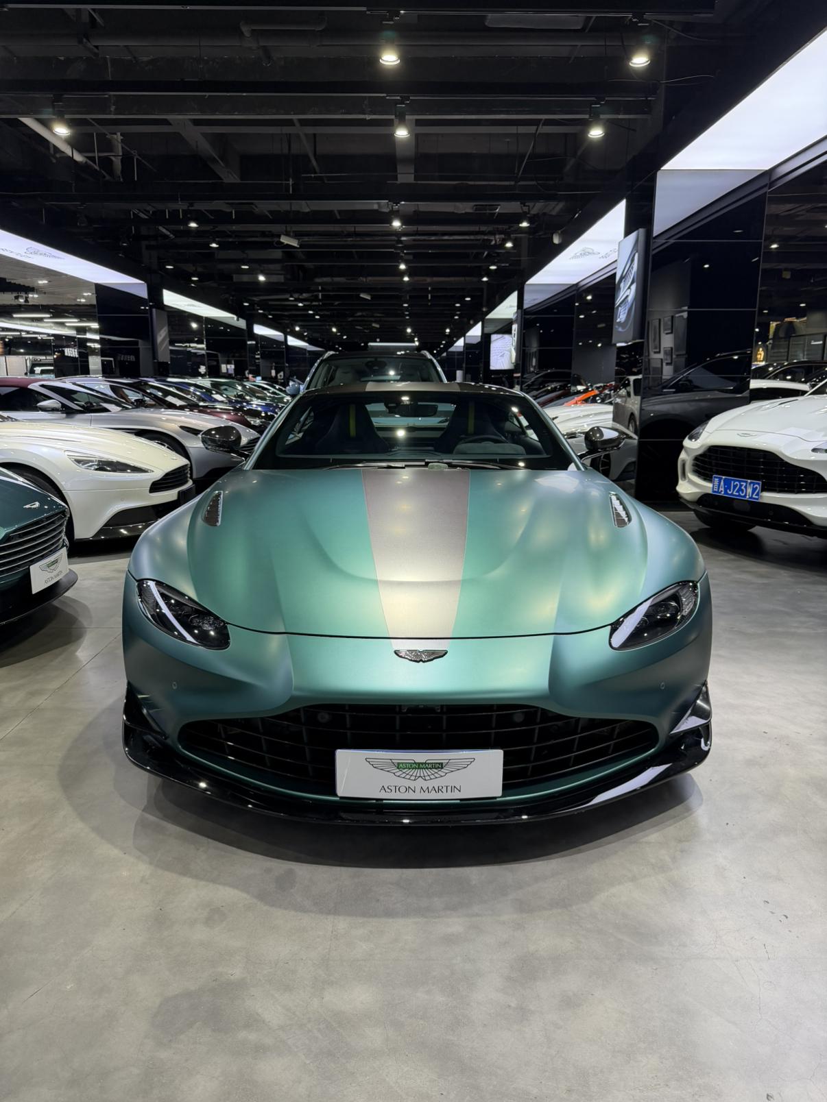 Aston Martin Vantage 4.0T V8 2023 thumb 12