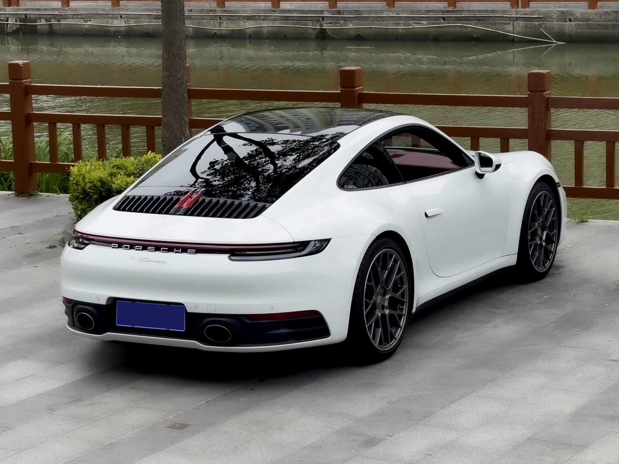 Porsche 911 2022 thumb 3