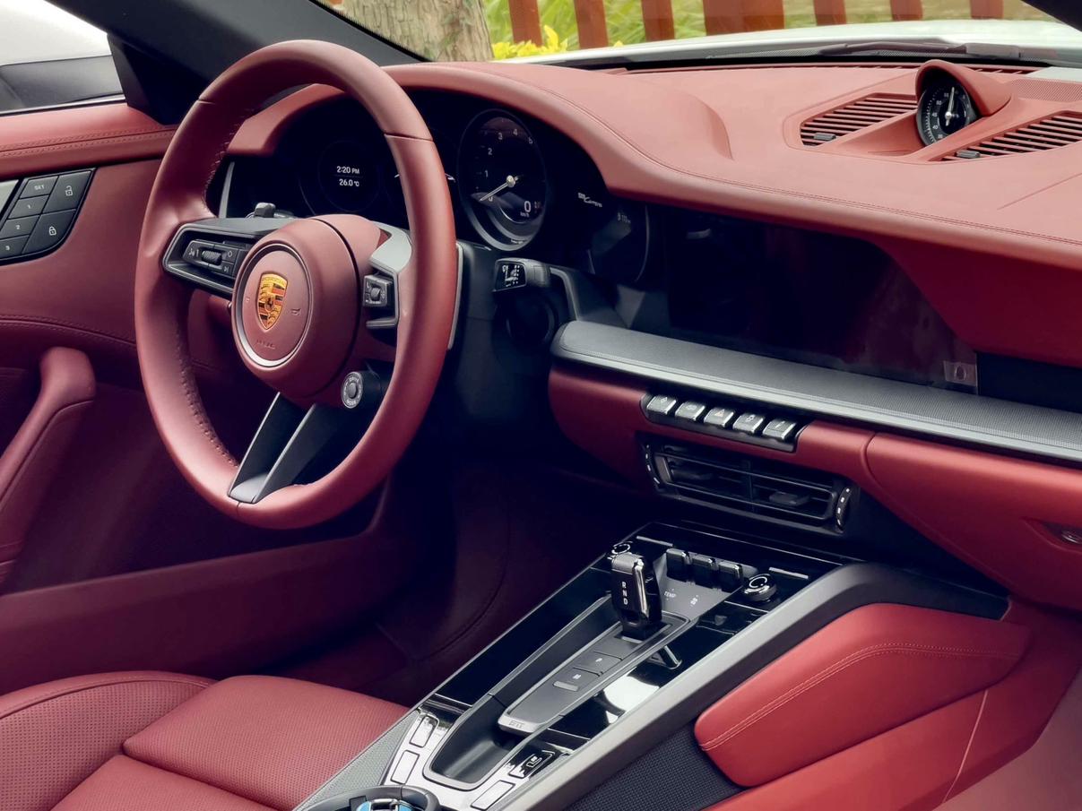 Porsche 911 2022 thumb 4