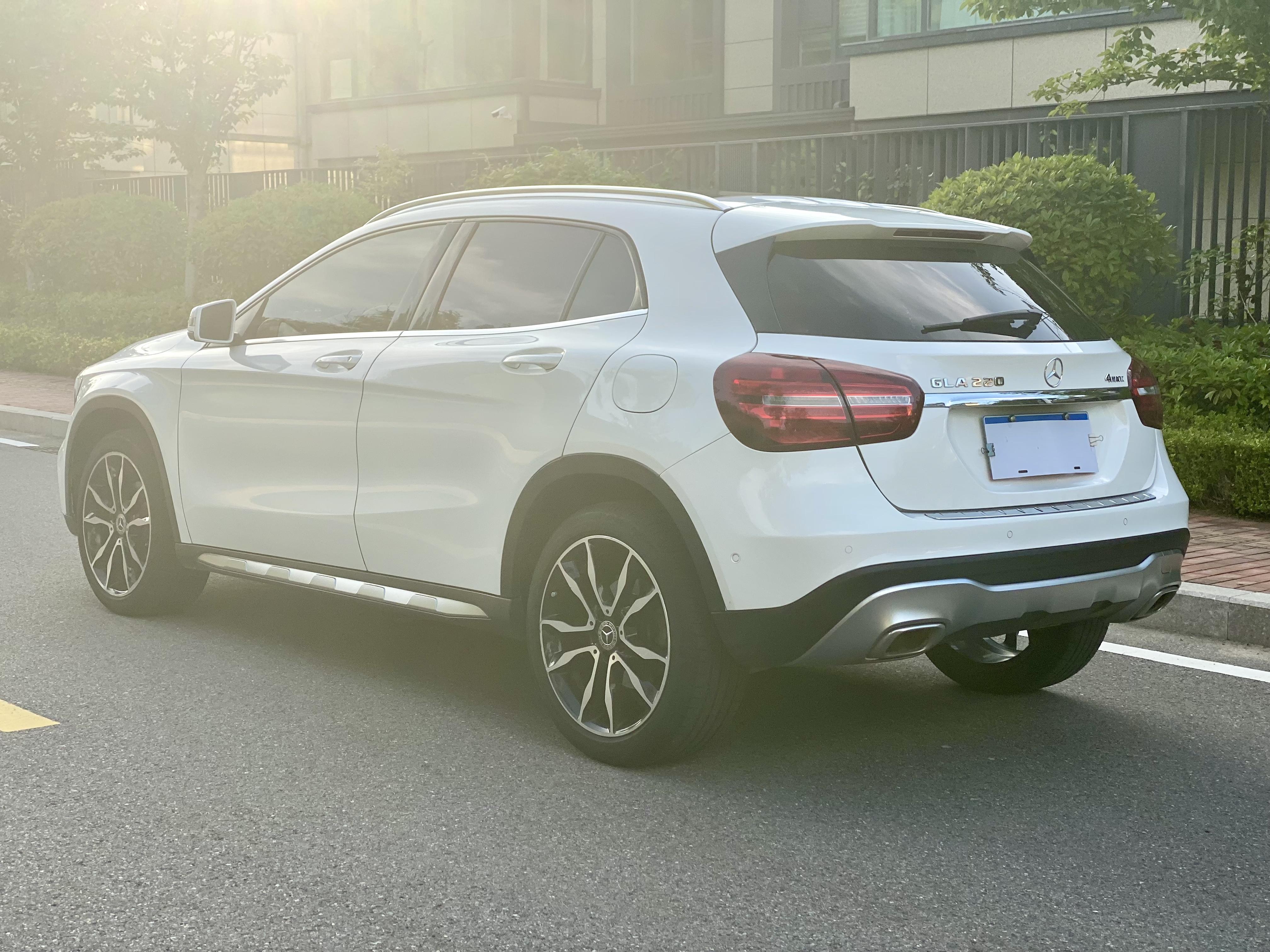 Mercedes-Benz GLA 2017 thumb 3