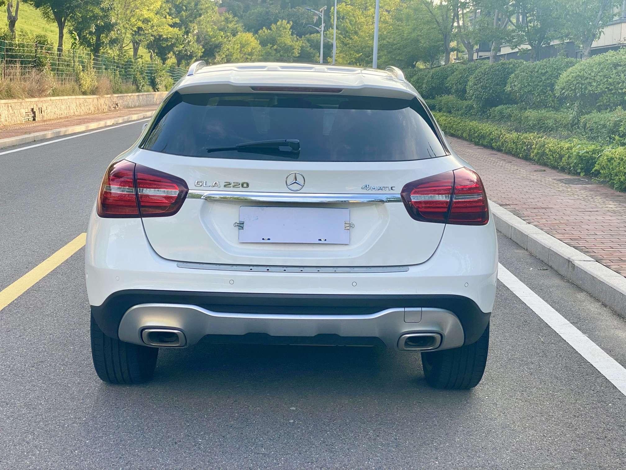 Mercedes-Benz GLA 2017 thumb 4