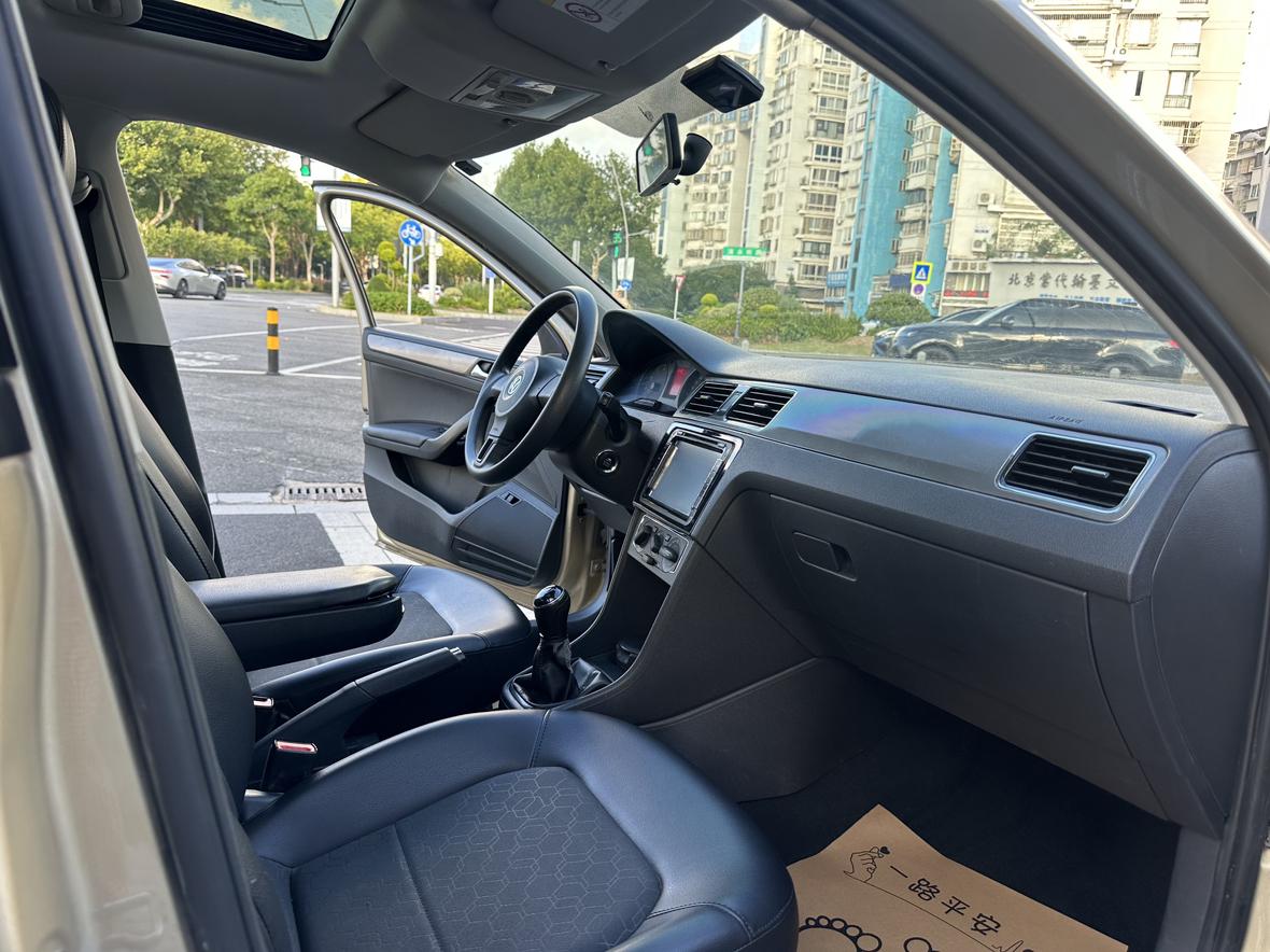 Volkswagen Santana 2015 thumb 8