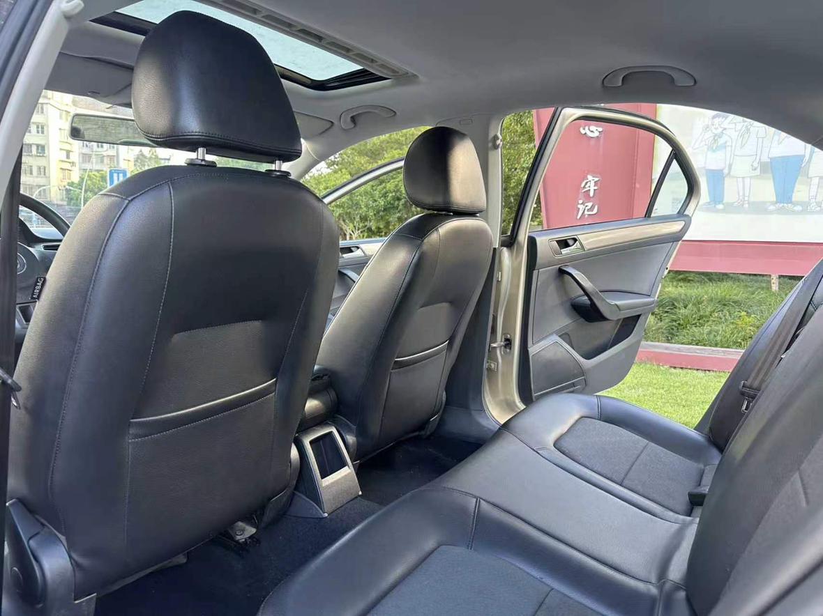 Volkswagen Santana 2015 thumb 10