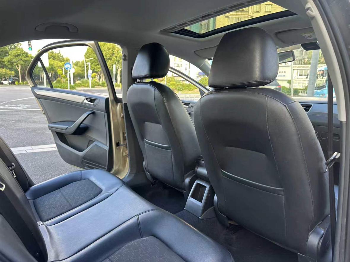 Volkswagen Santana 2015 thumb 11