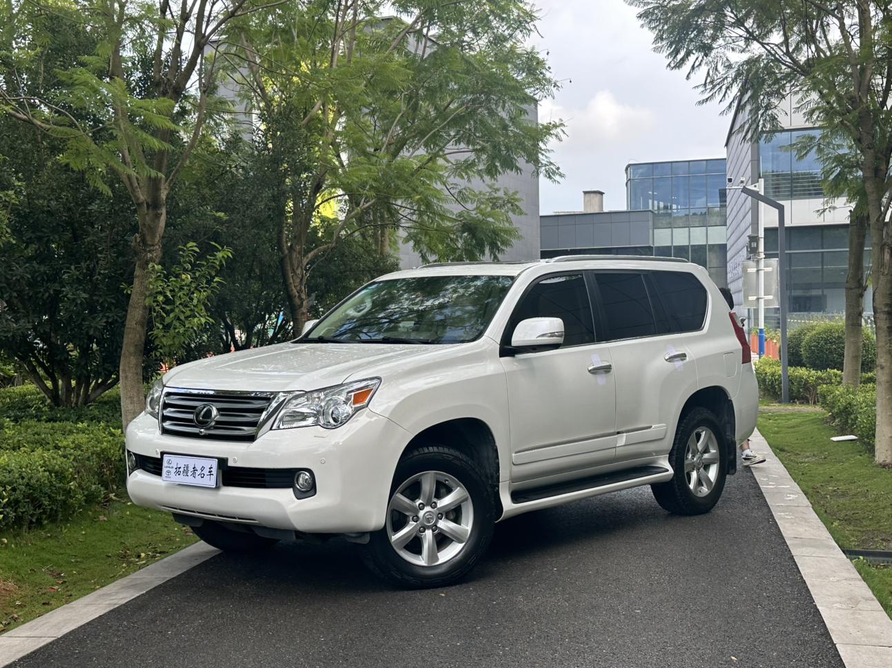 Lexus GX 2010 thumb 11