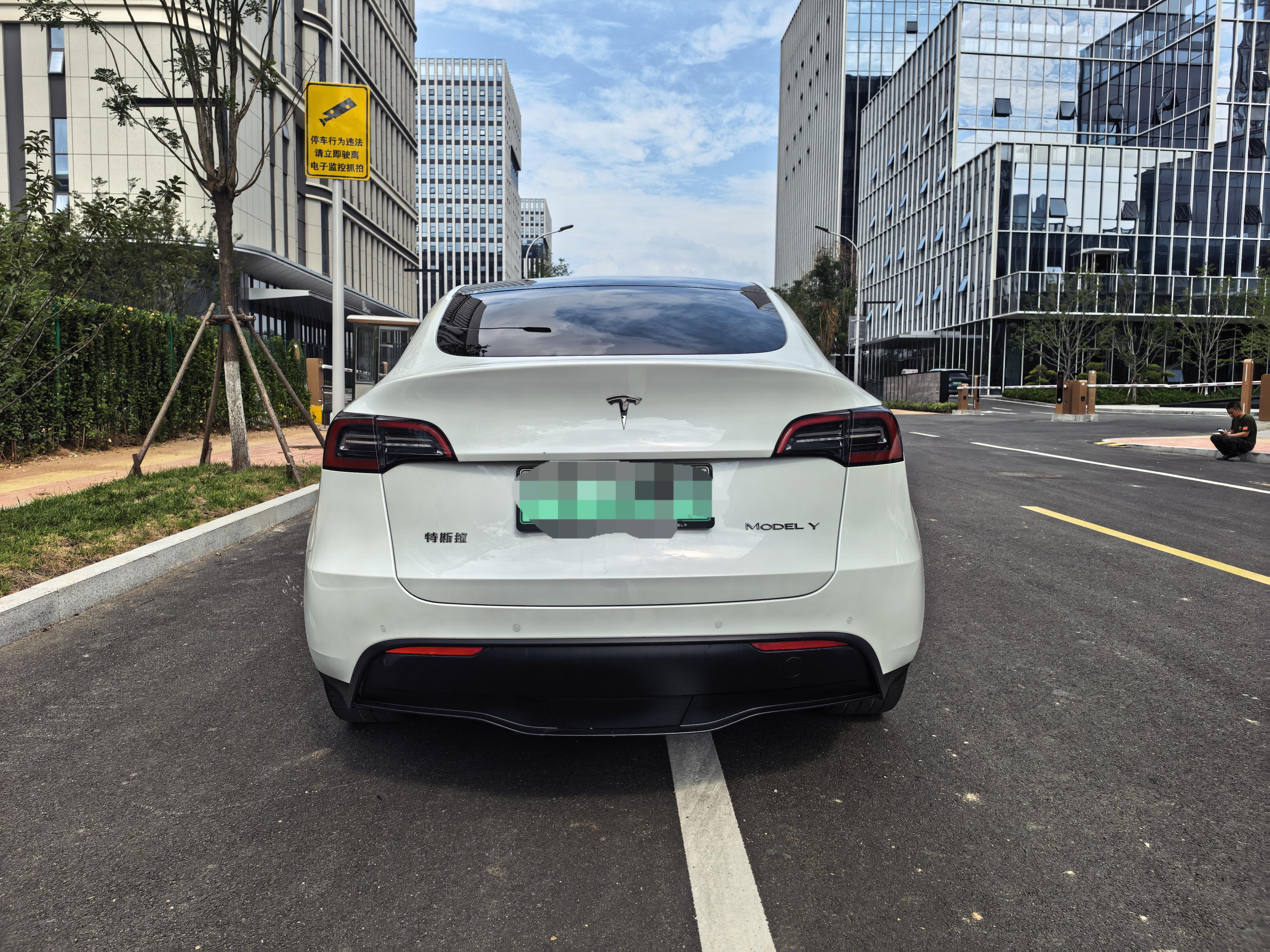 Tesla Model Y 2022 thumb 3
