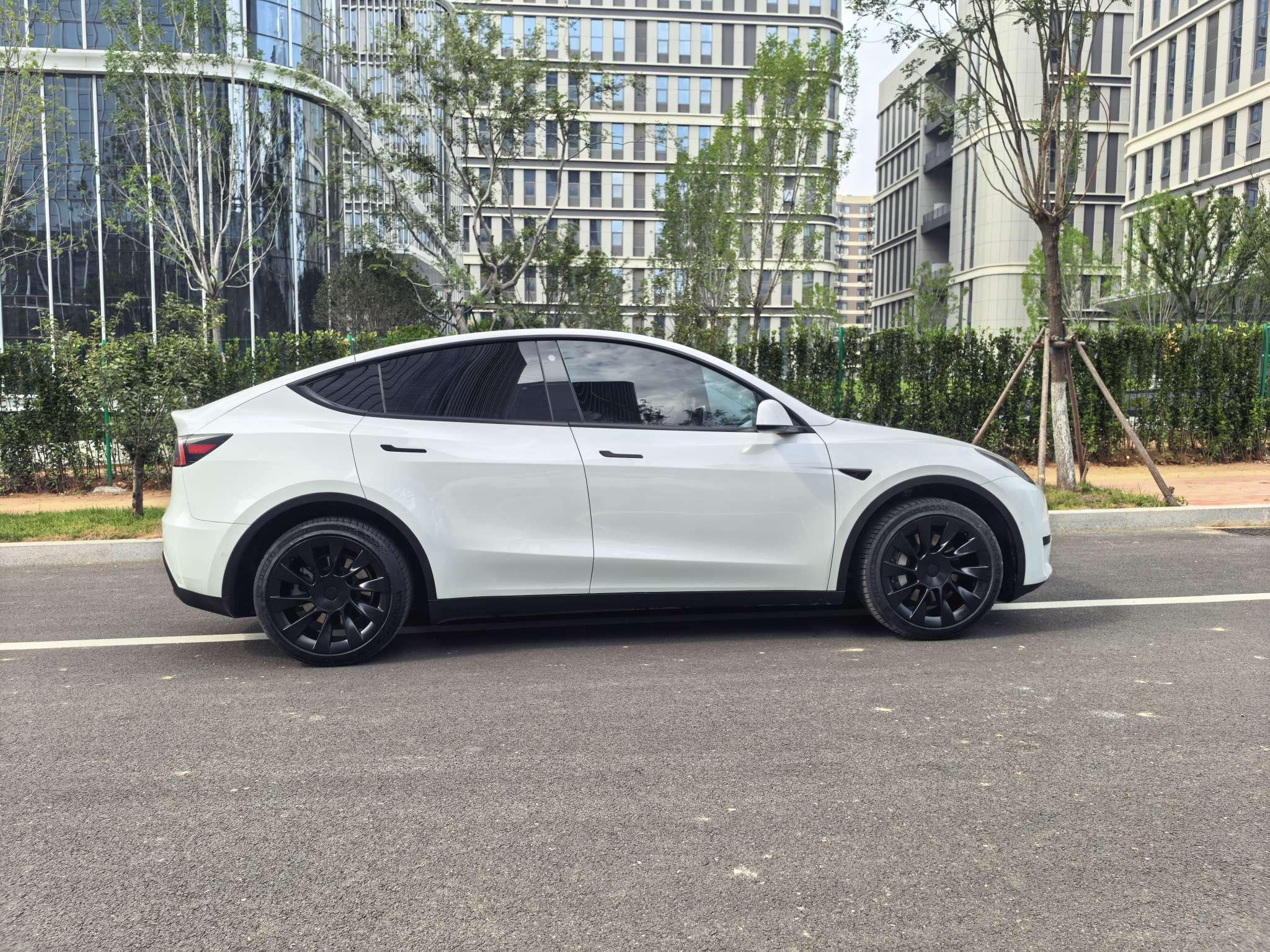 Tesla Model Y 2022 thumb 5