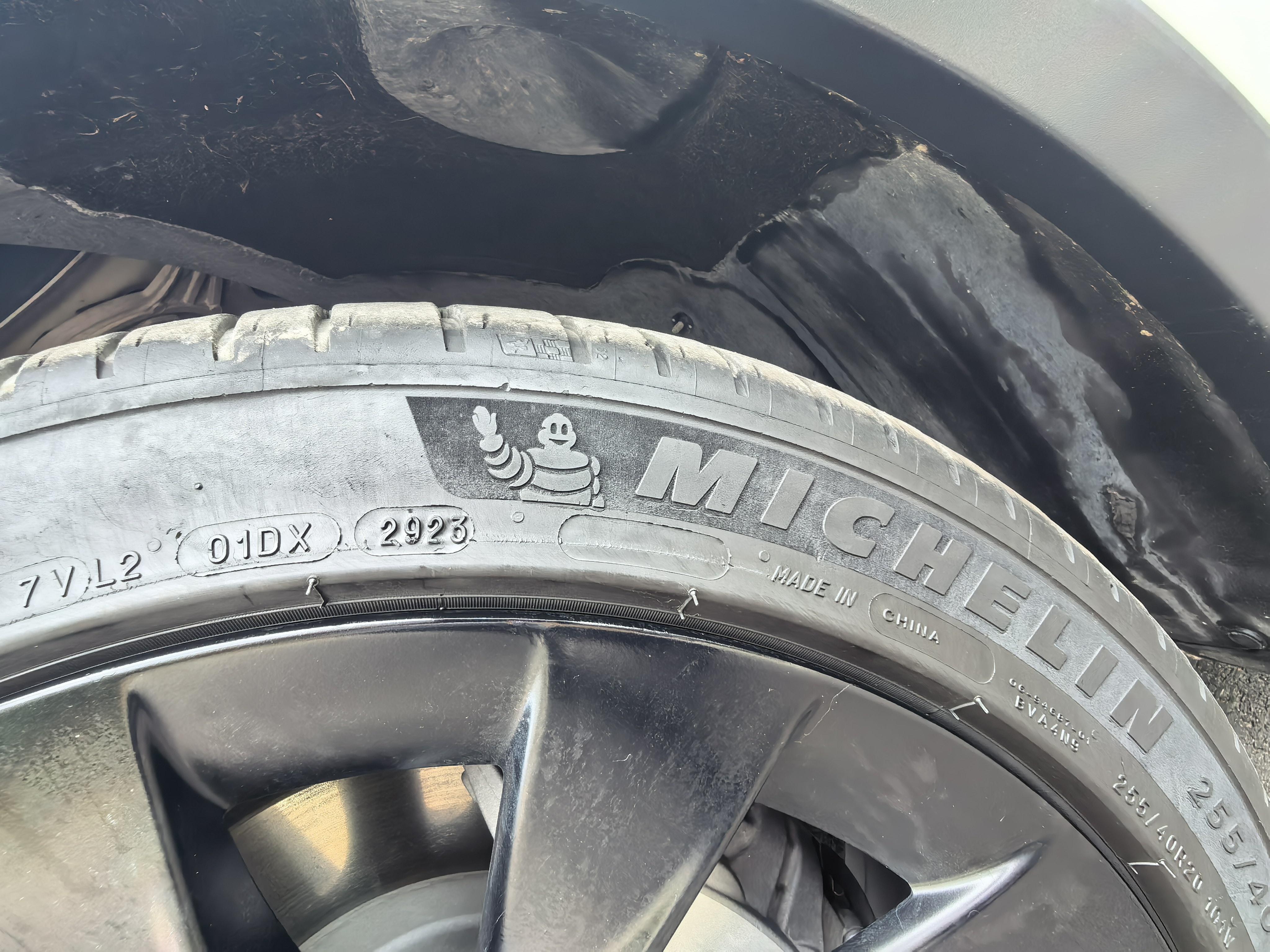 Tesla Model Y 2022 thumb 10
