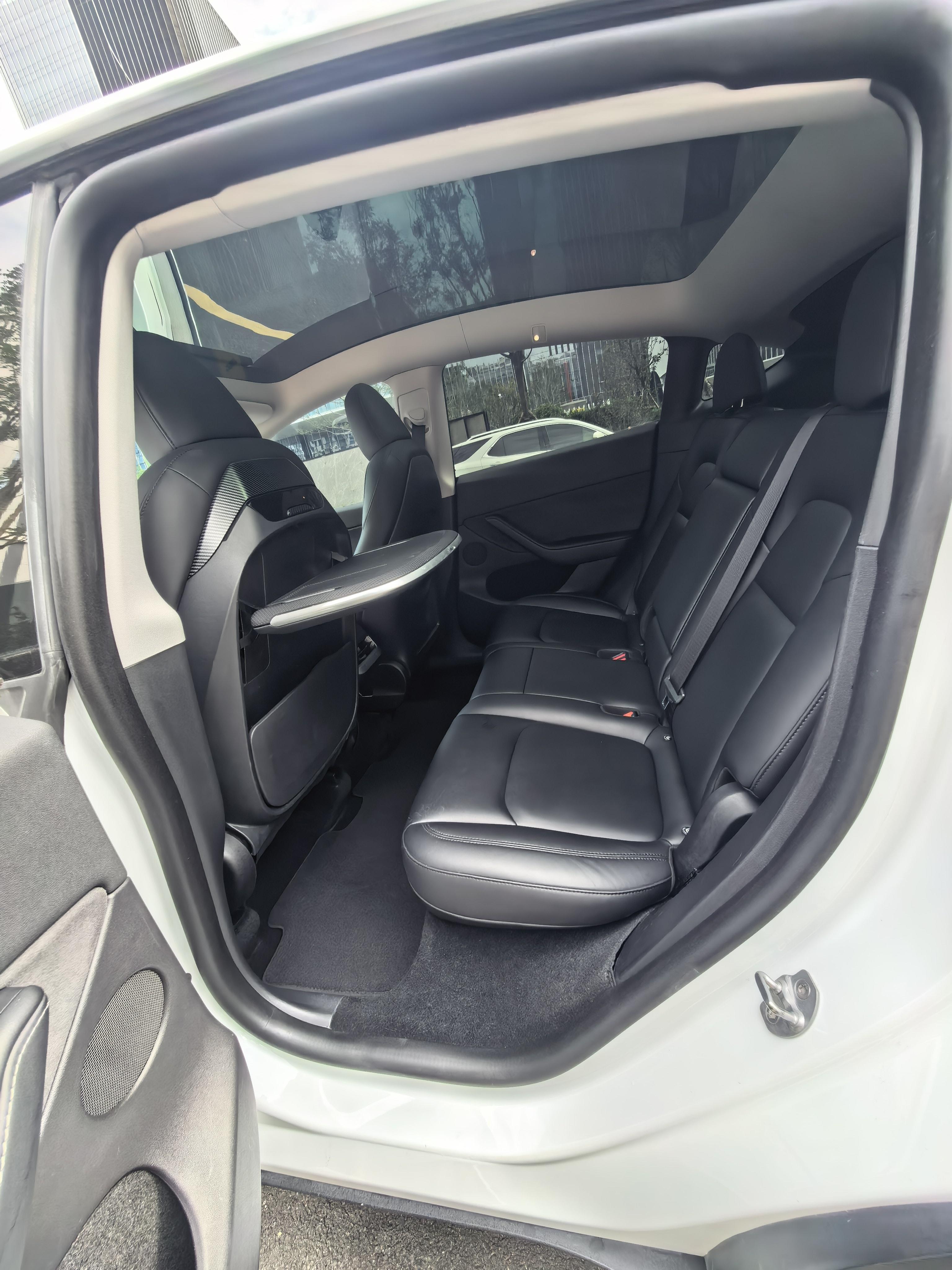 Tesla Model Y 2022 thumb 11
