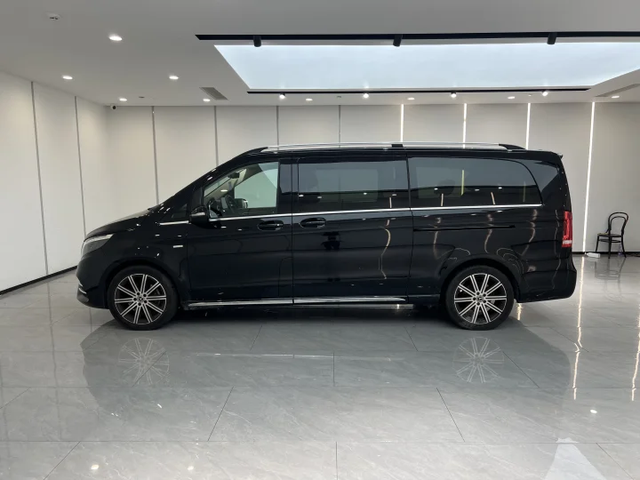 Mercedes-Benz V-Класс 2022 thumb 2