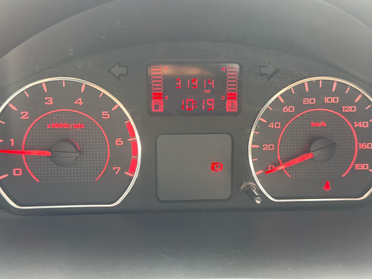 Wuling Hong Guang V 2021 thumb 11