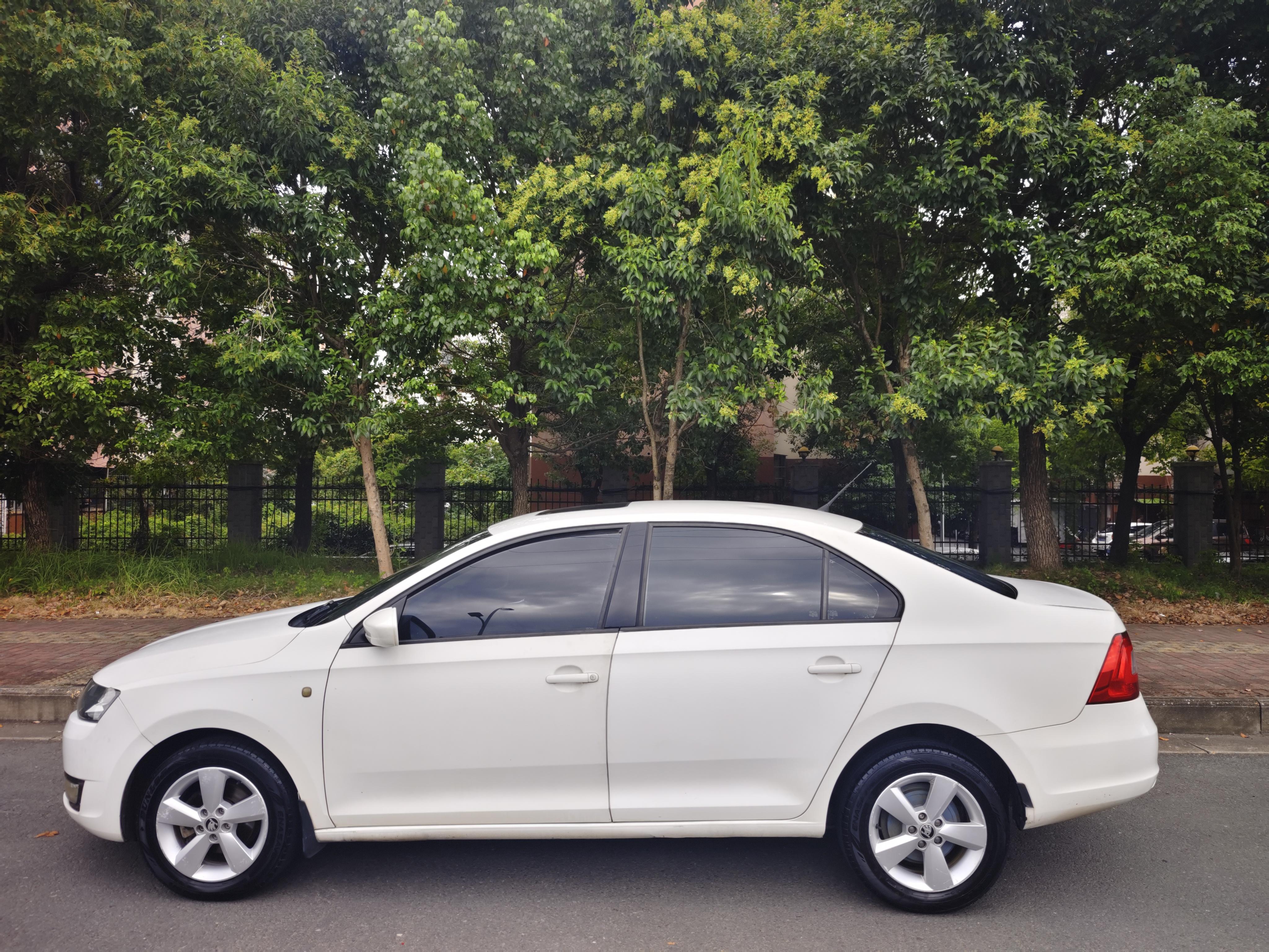 Skoda Xin Rui 2015 thumb 2