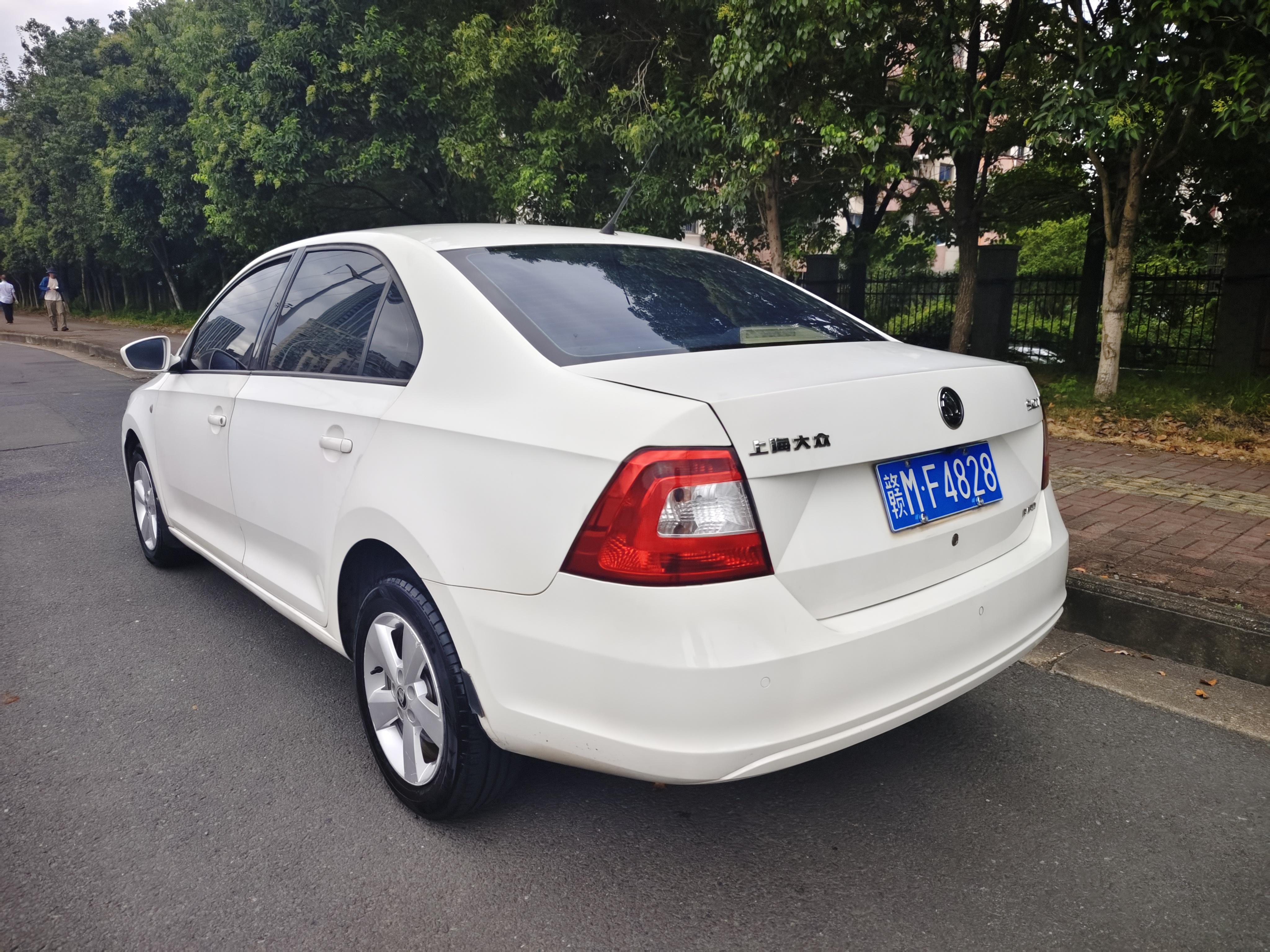 Skoda Xin Rui 2015 thumb 3